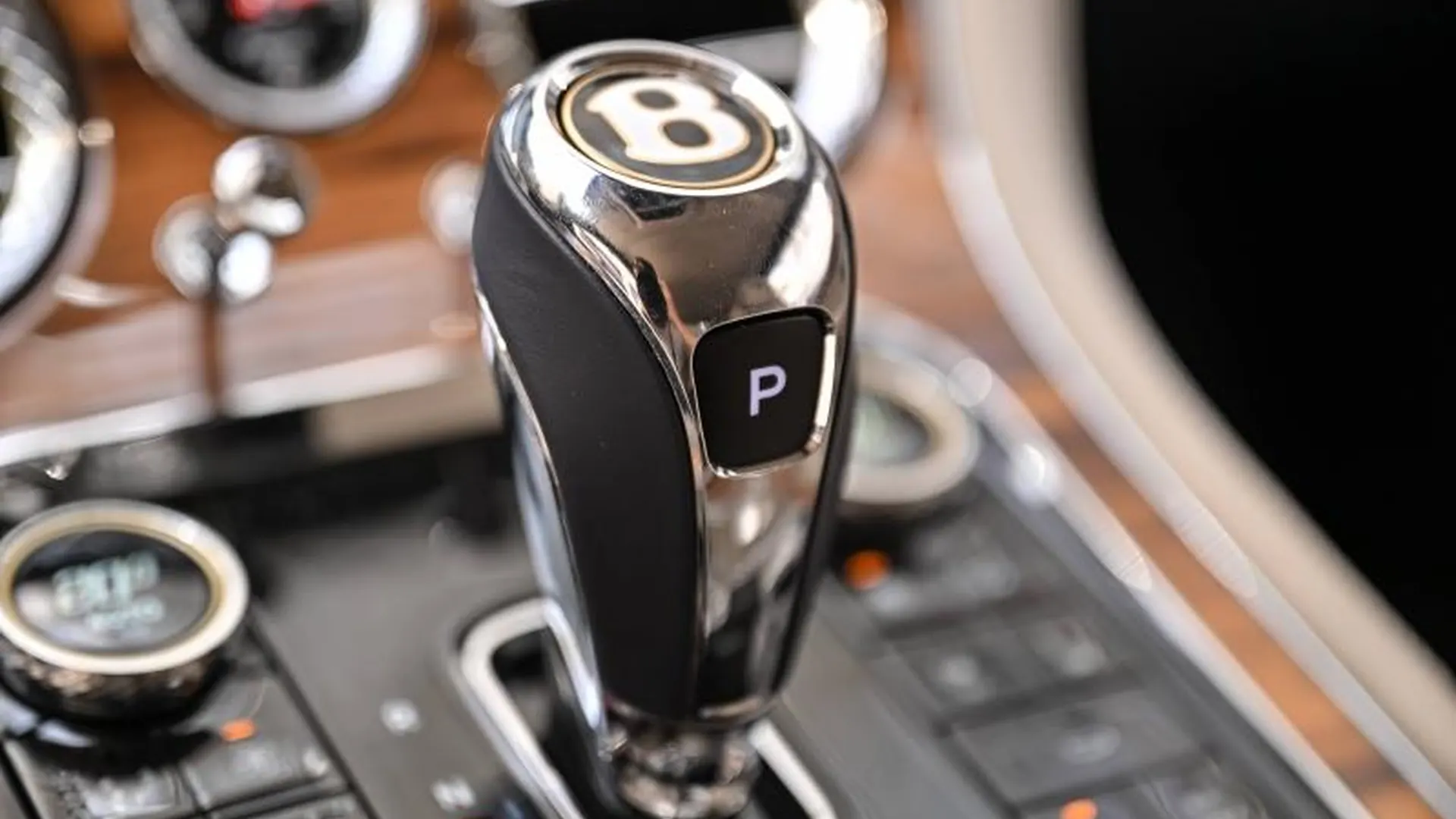Bentley Continental — photo 33