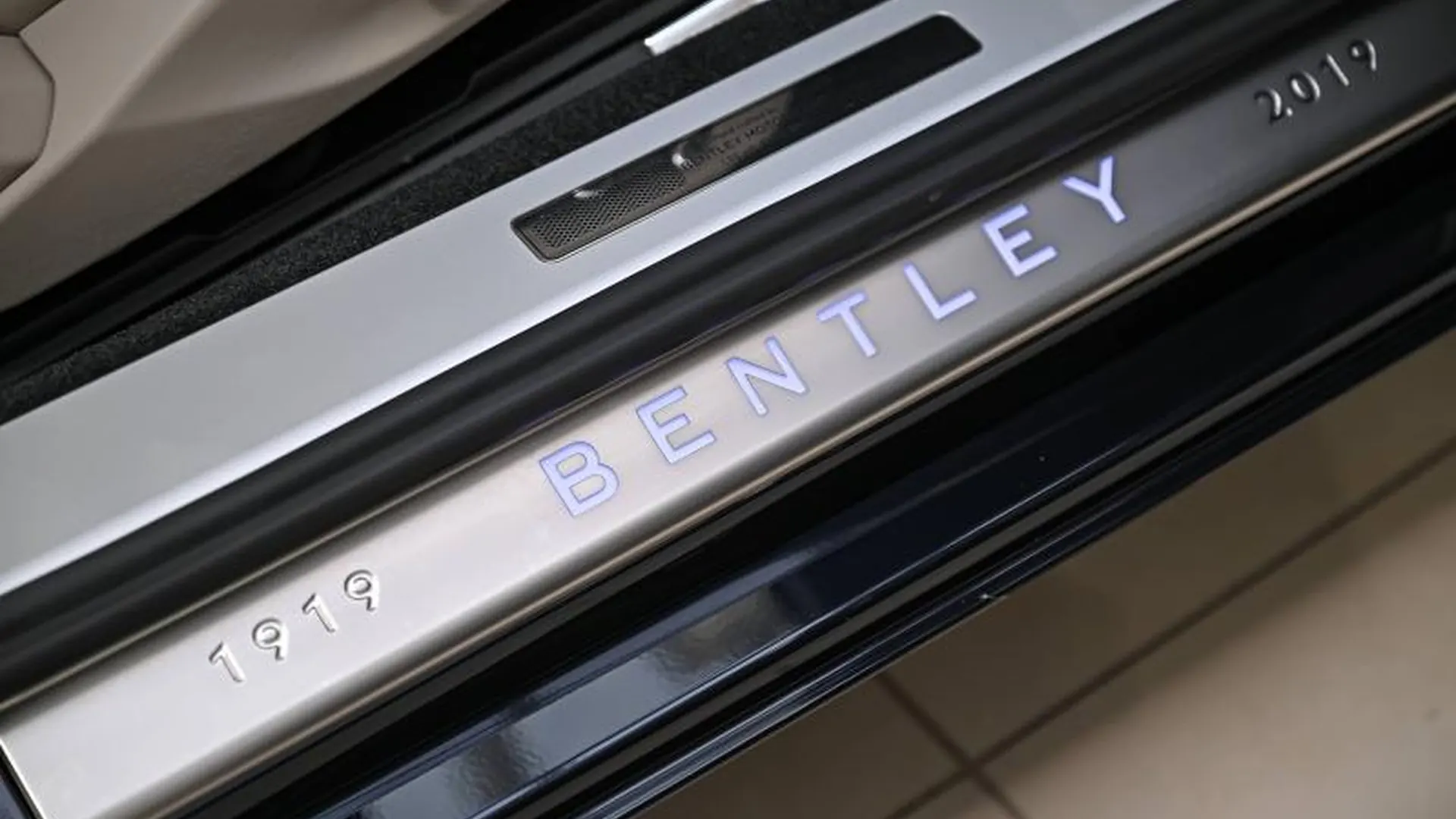 Bentley Continental — photo 39
