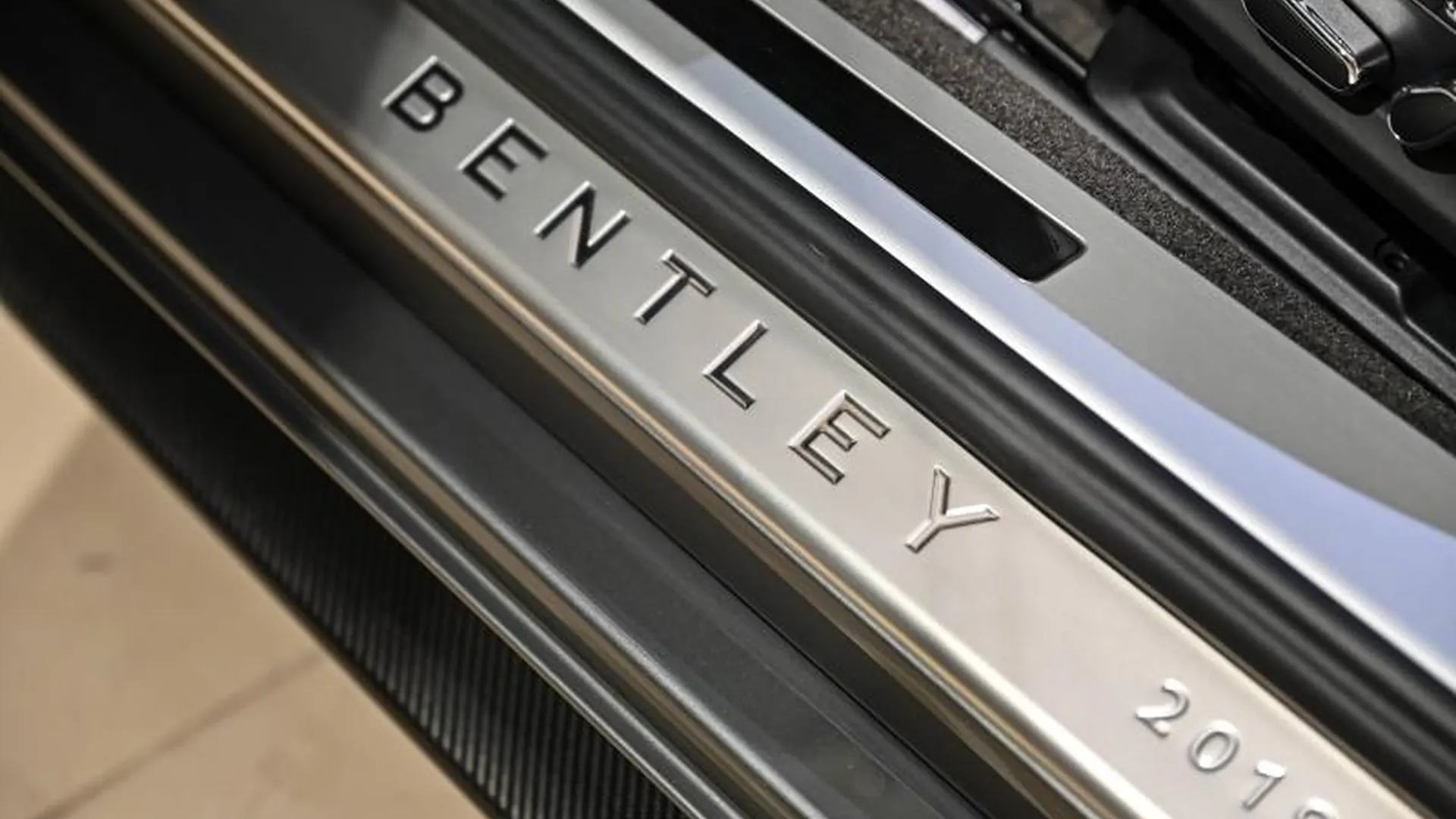 Bentley Continental — photo 22