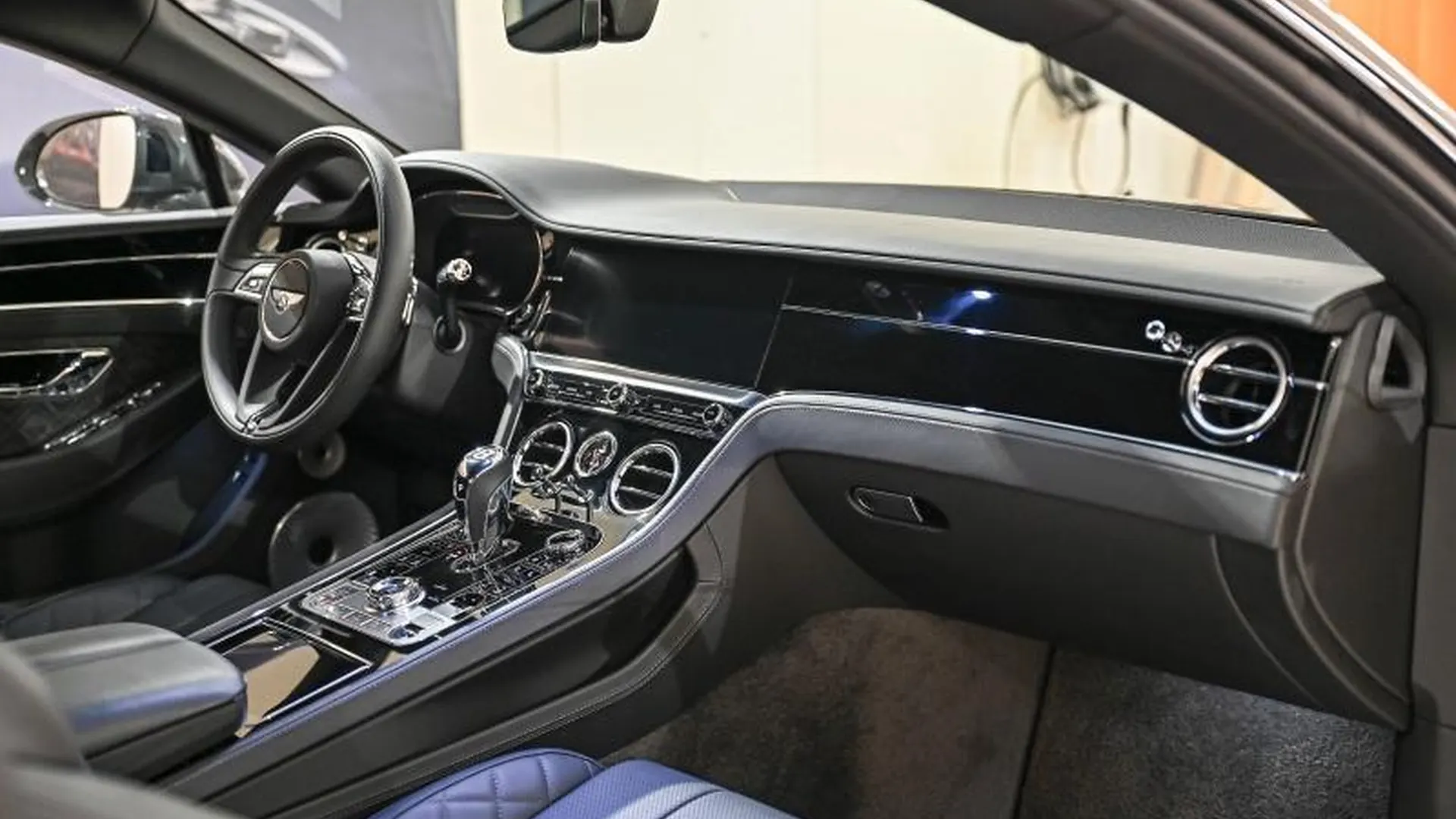 Bentley Continental — photo 10