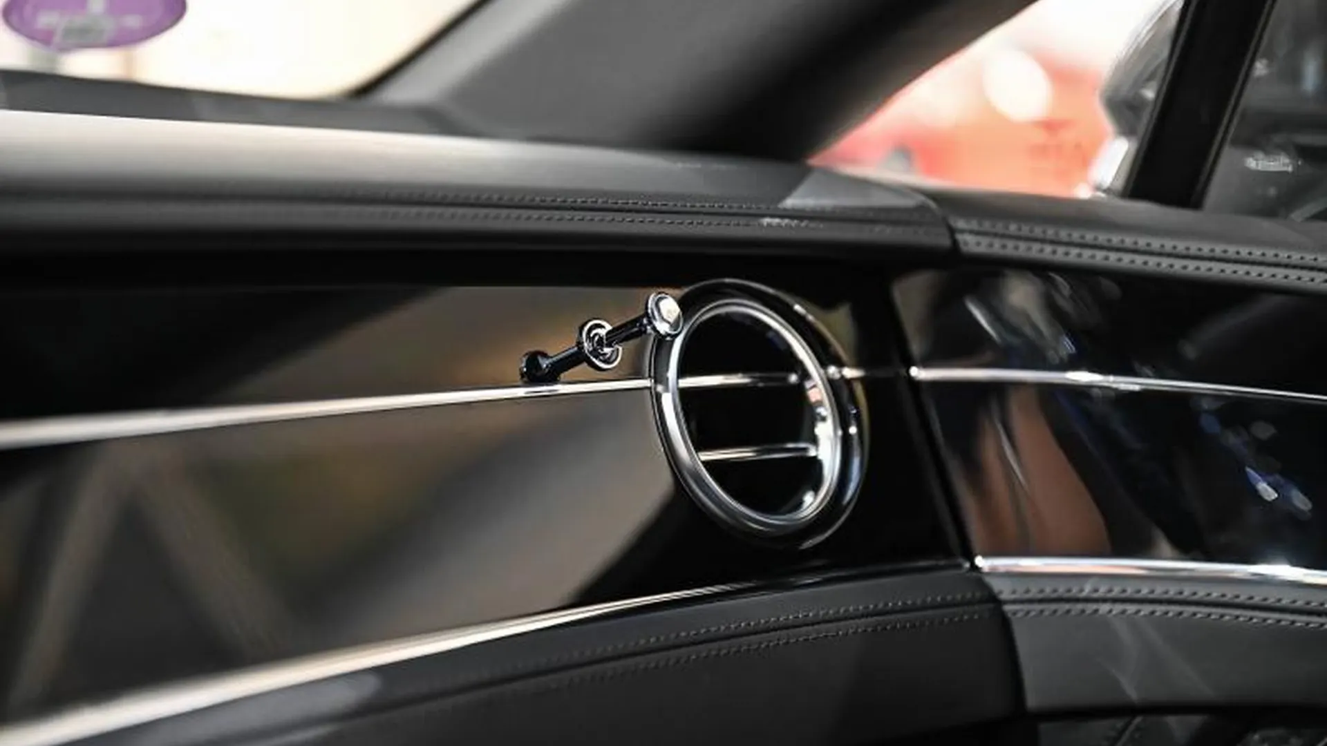 Bentley Continental — photo 32
