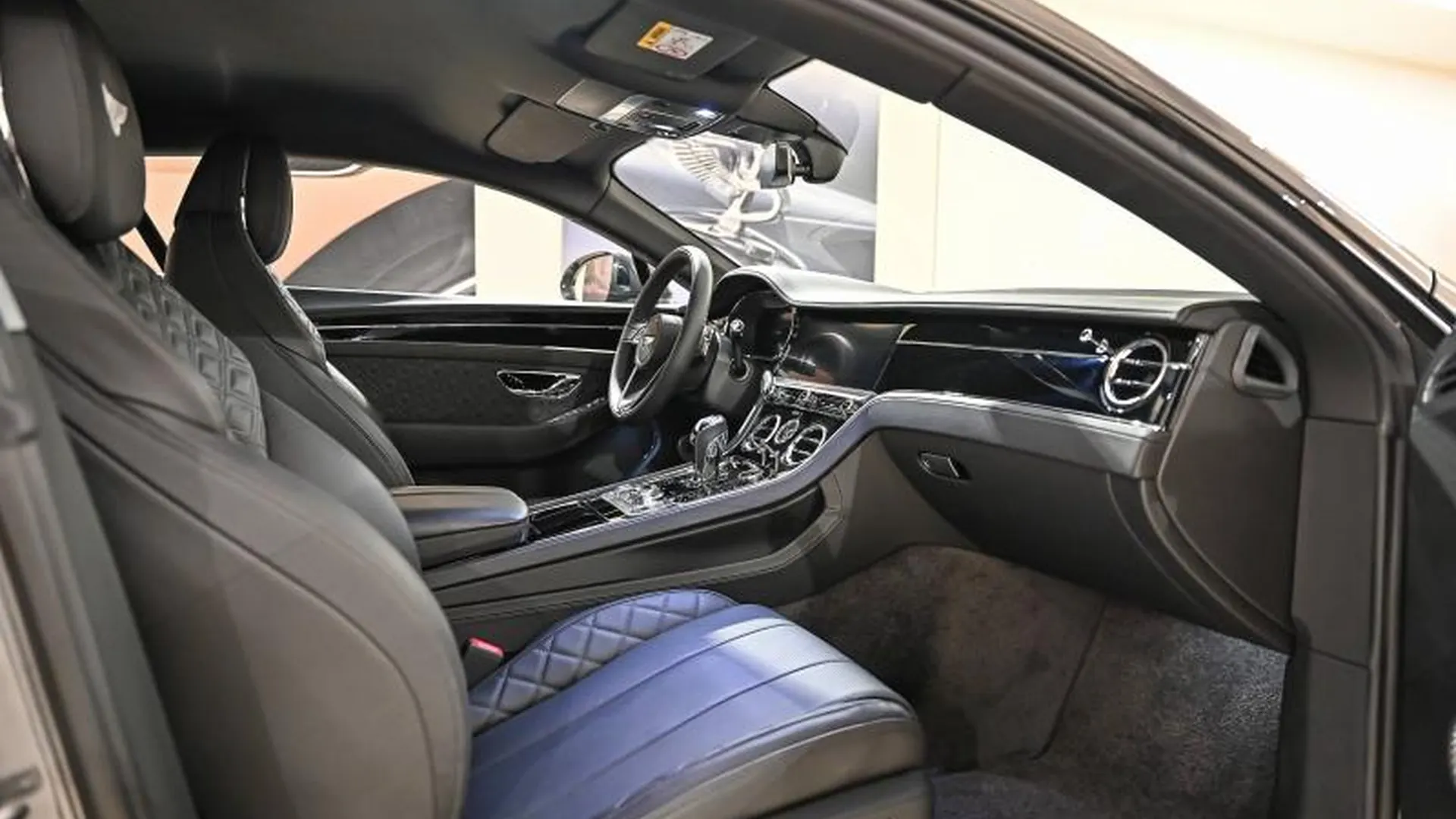 Bentley Continental — photo 11