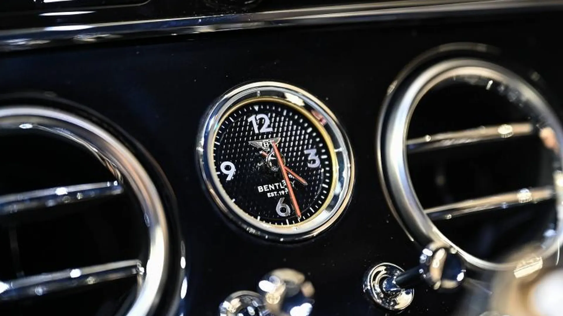 Bentley Continental — photo 27