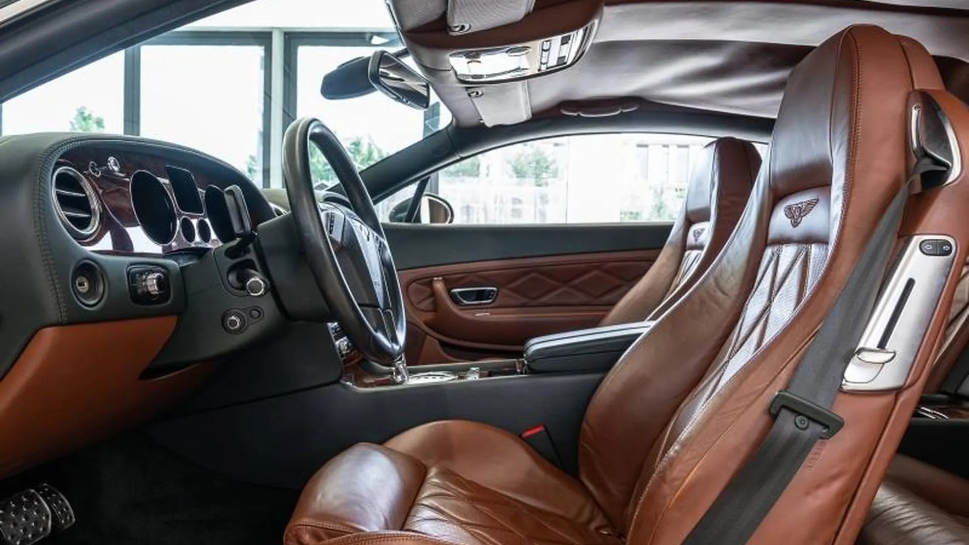 Bentley Continental — photo 10