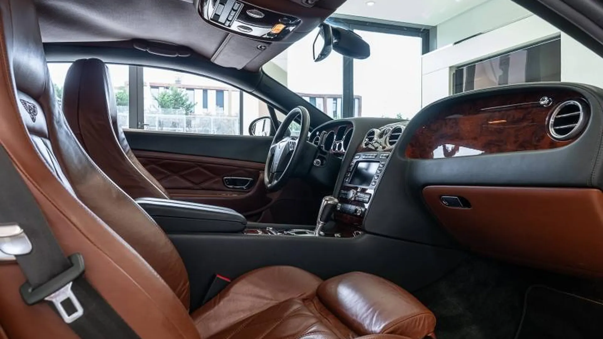 Bentley Continental — photo 28