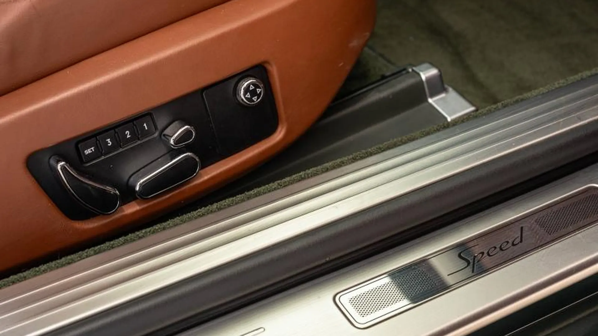 Bentley Continental — photo 36