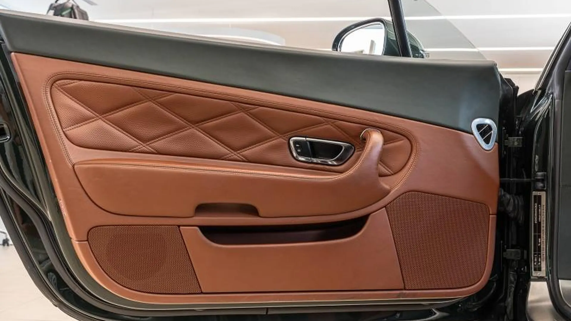 Bentley Continental — photo 16
