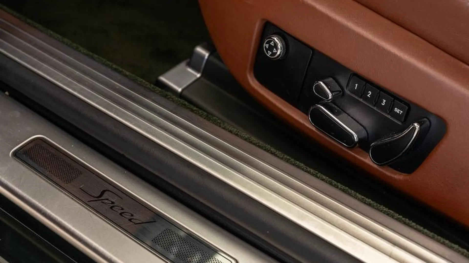 Bentley Continental — photo 17