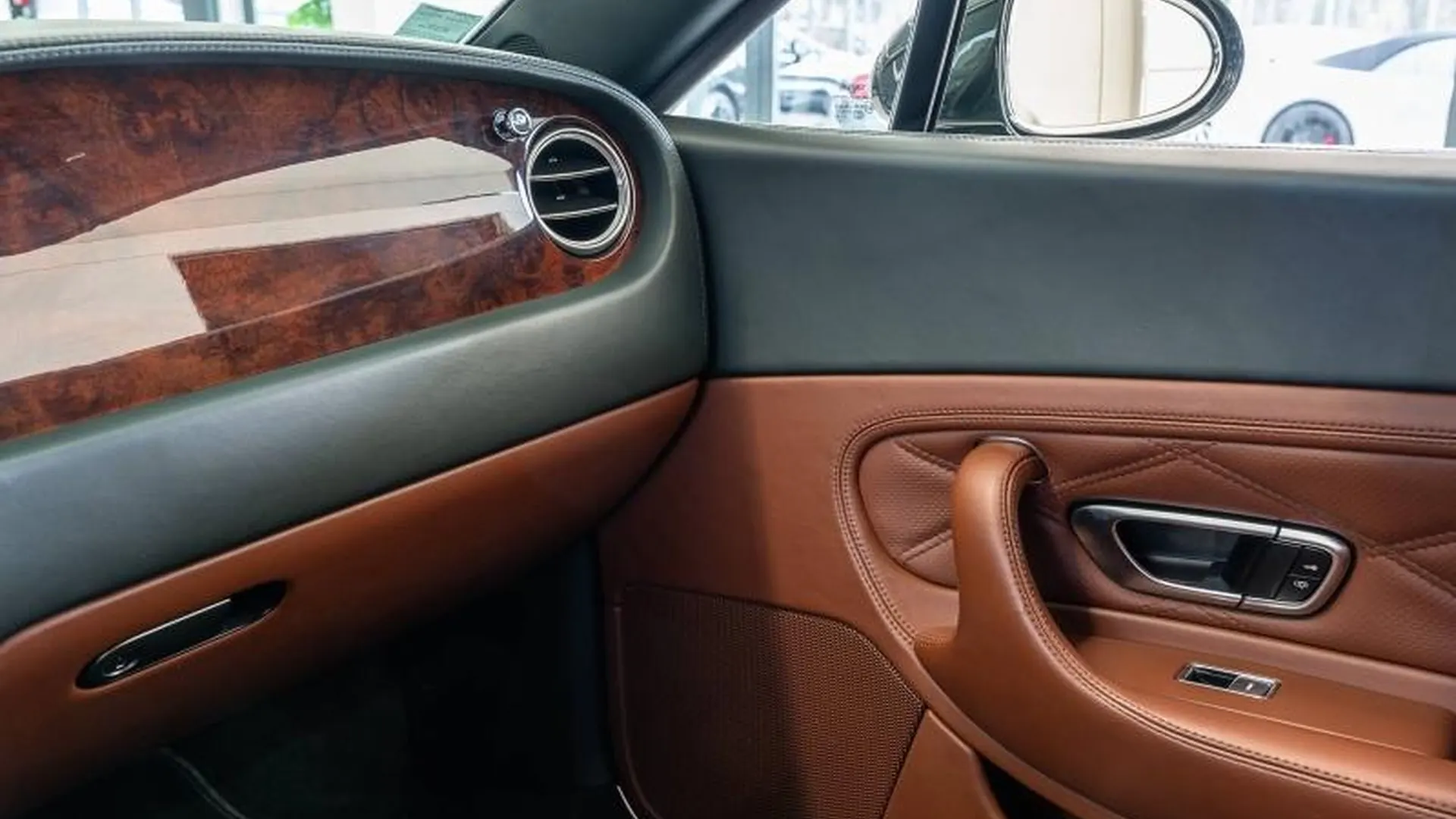 Bentley Continental — photo 27