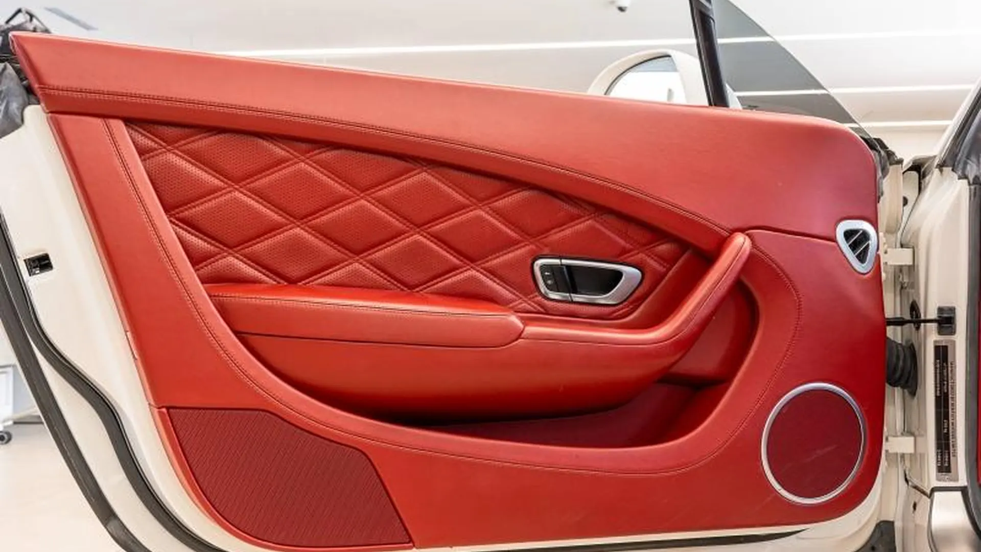 Bentley Continental — photo 15