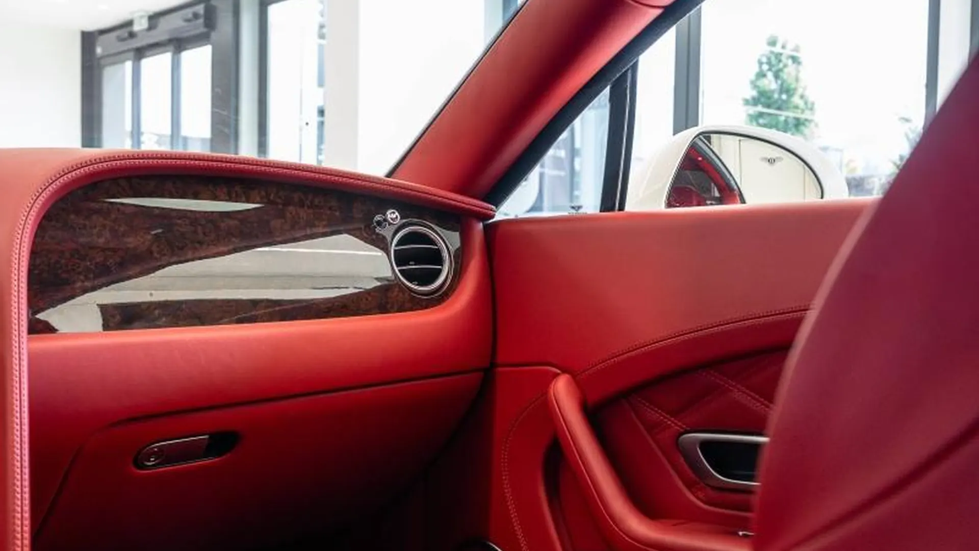 Bentley Continental — photo 24