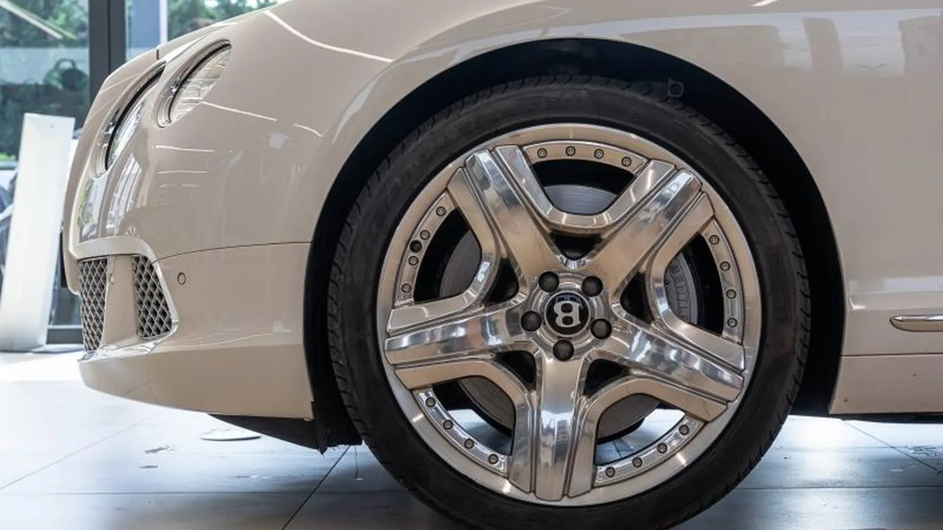 Bentley Continental — photo 10