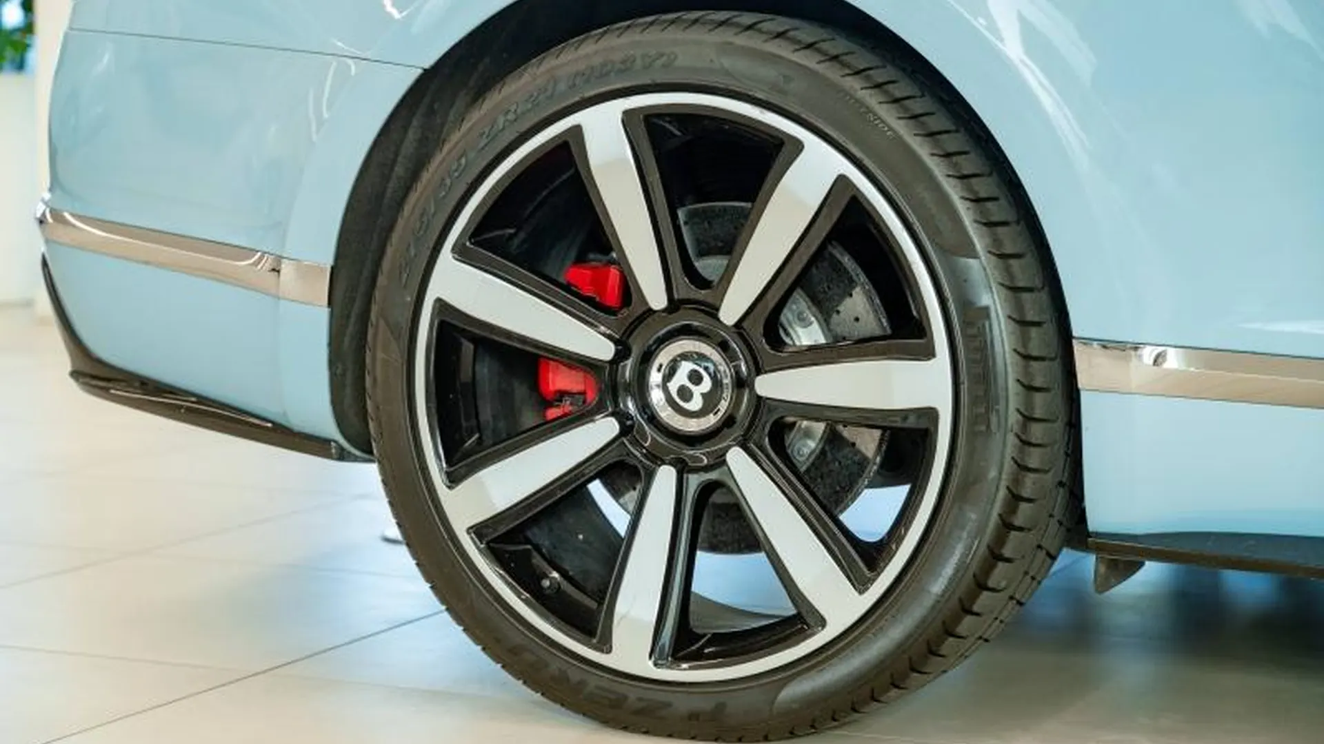 Bentley Continental — photo 30