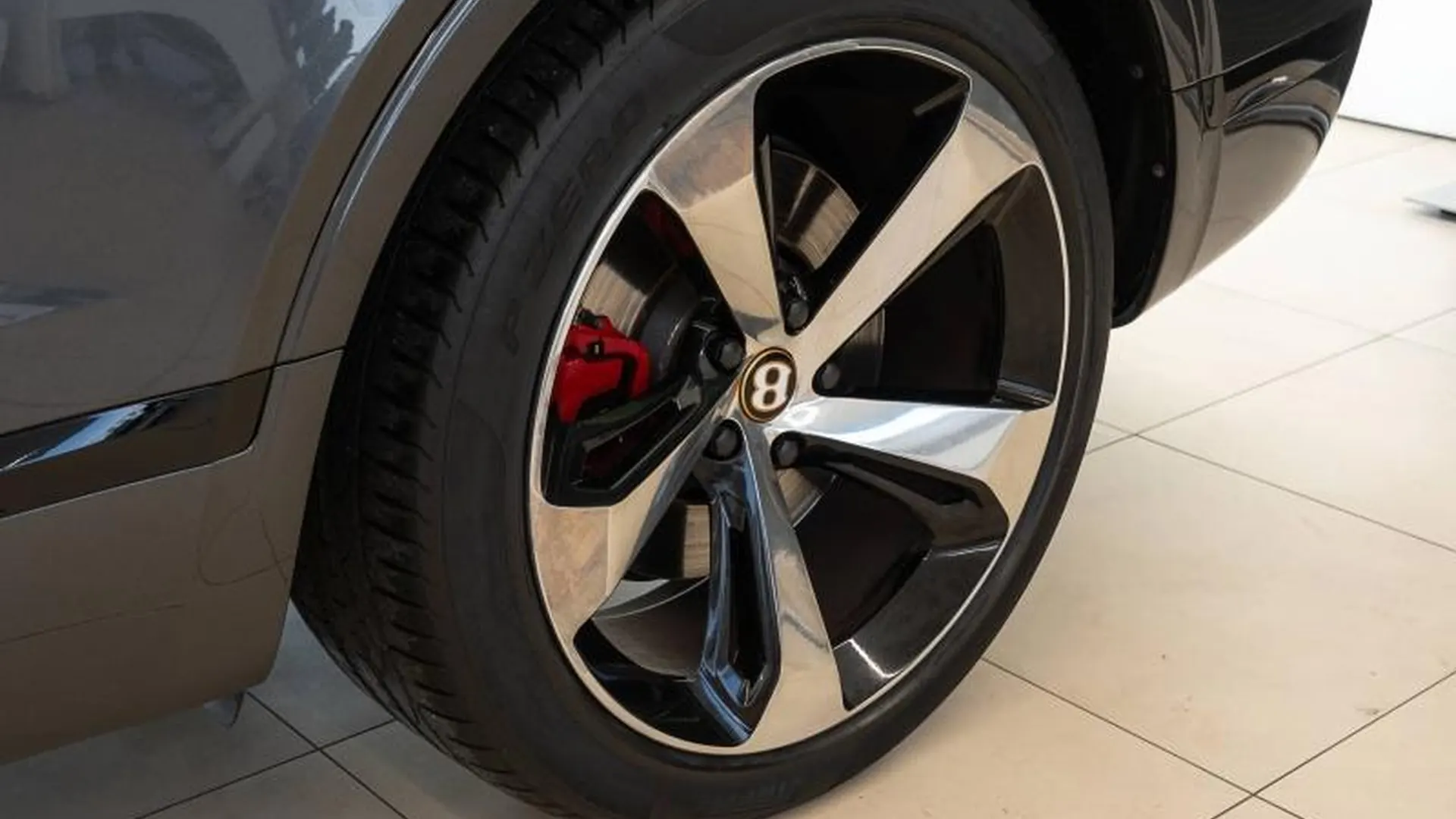 Bentley Bentayga — photo 12