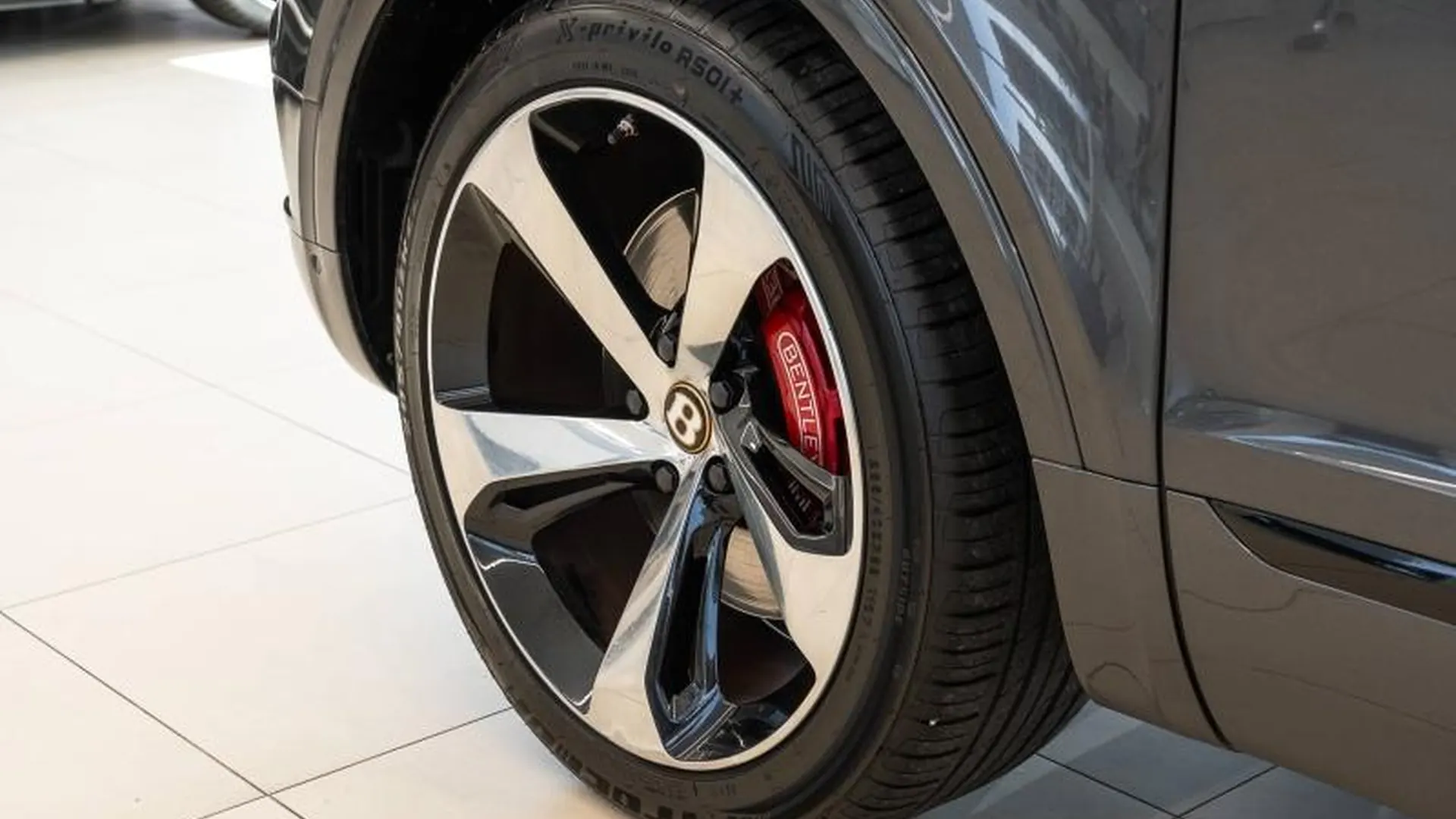 Bentley Bentayga — photo 11