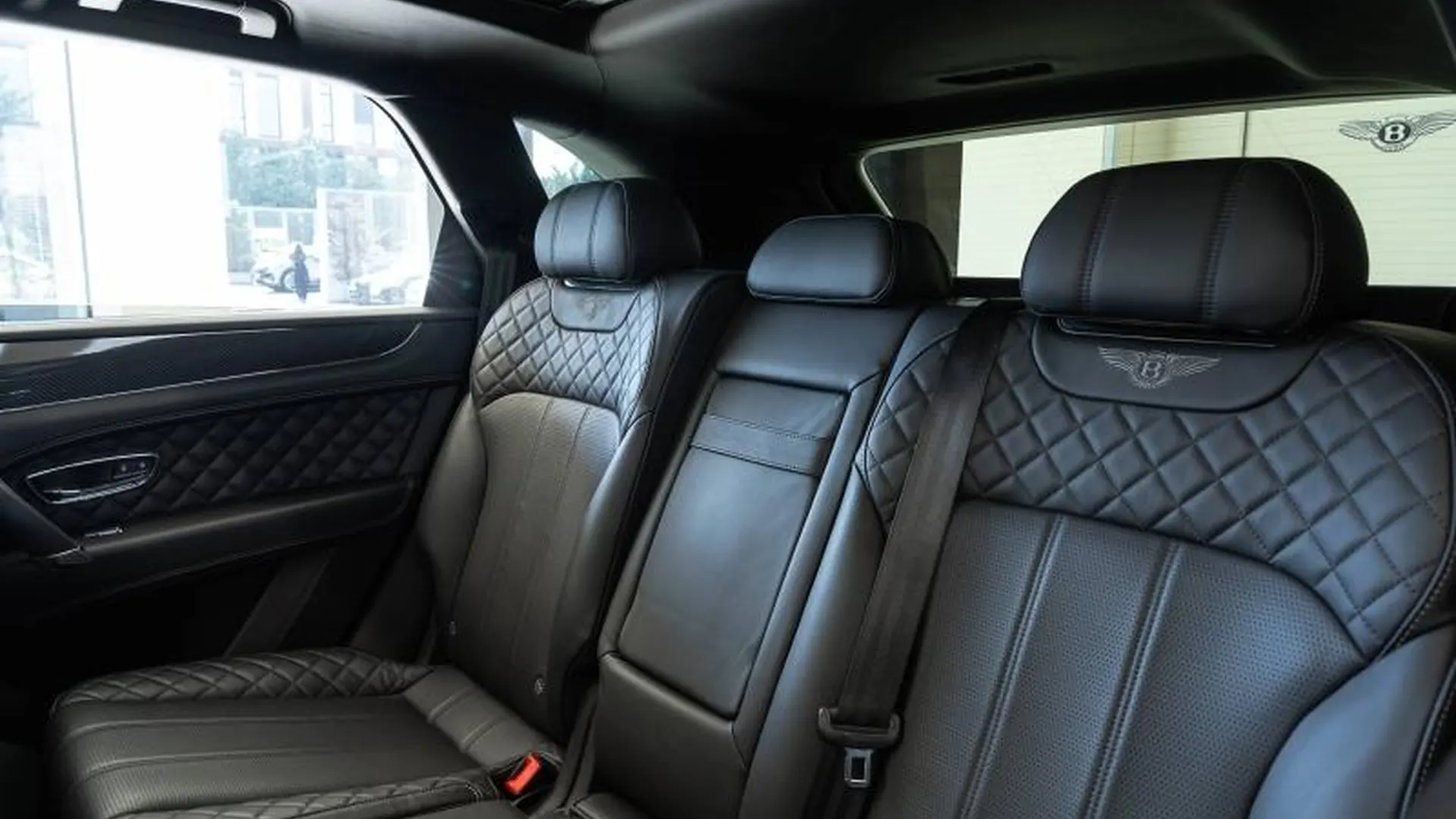 Bentley Bentayga — photo 31