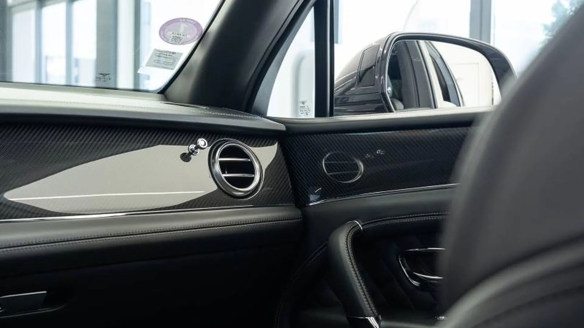 Bentley Bentayga — photo 22