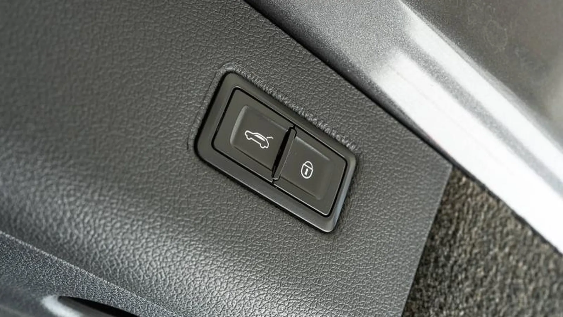 Bentley Bentayga — photo 33
