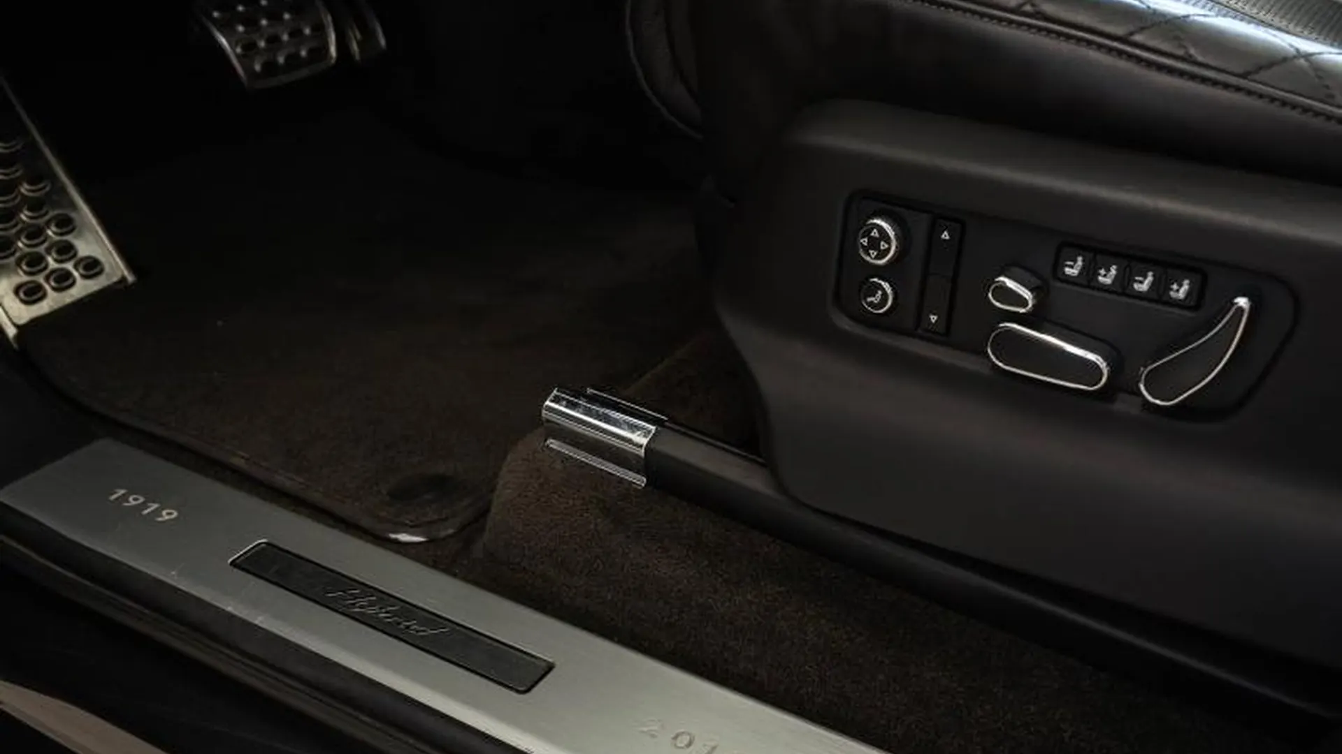 Bentley Bentayga — photo 25