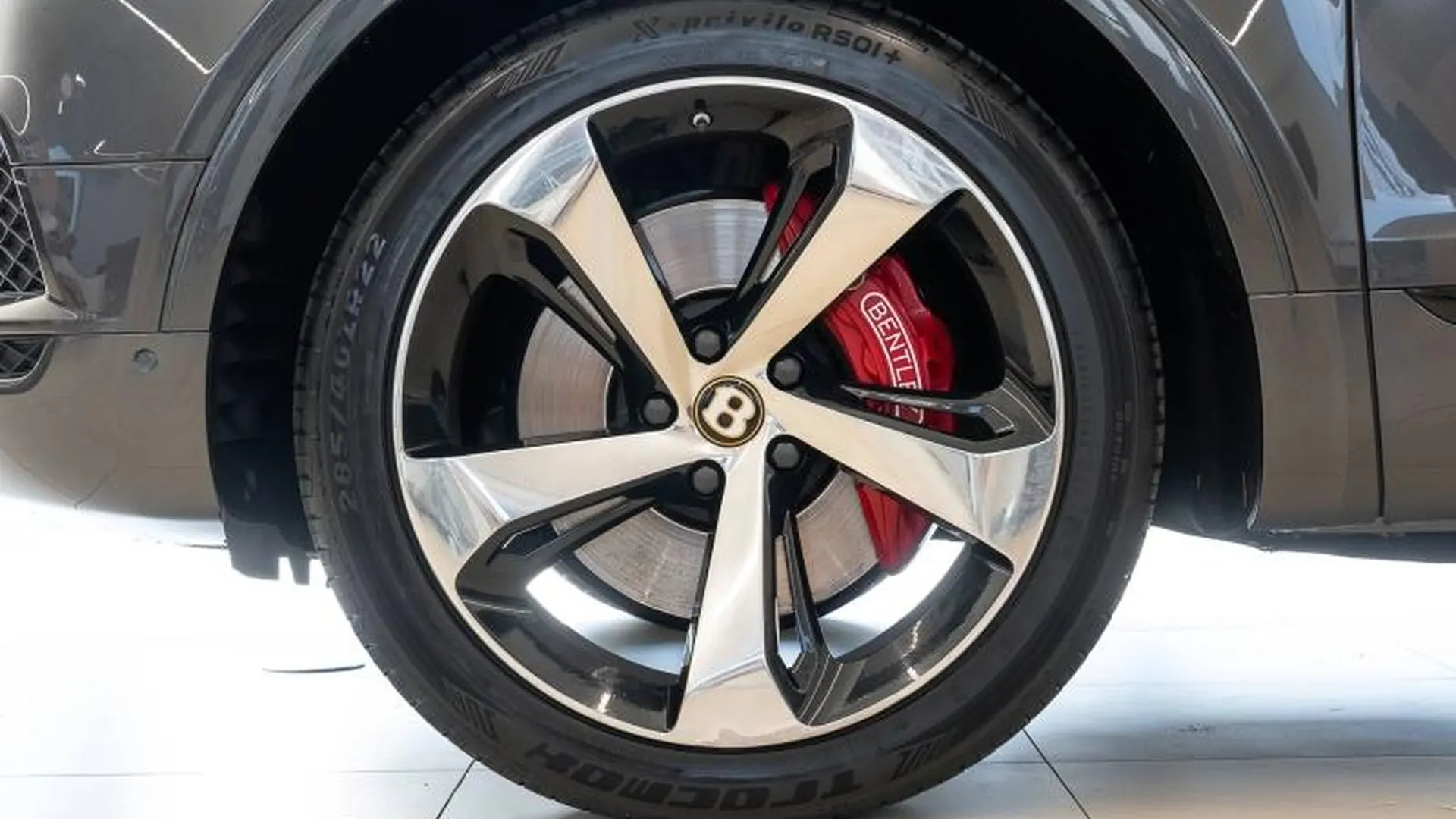 Bentley Bentayga — photo 13