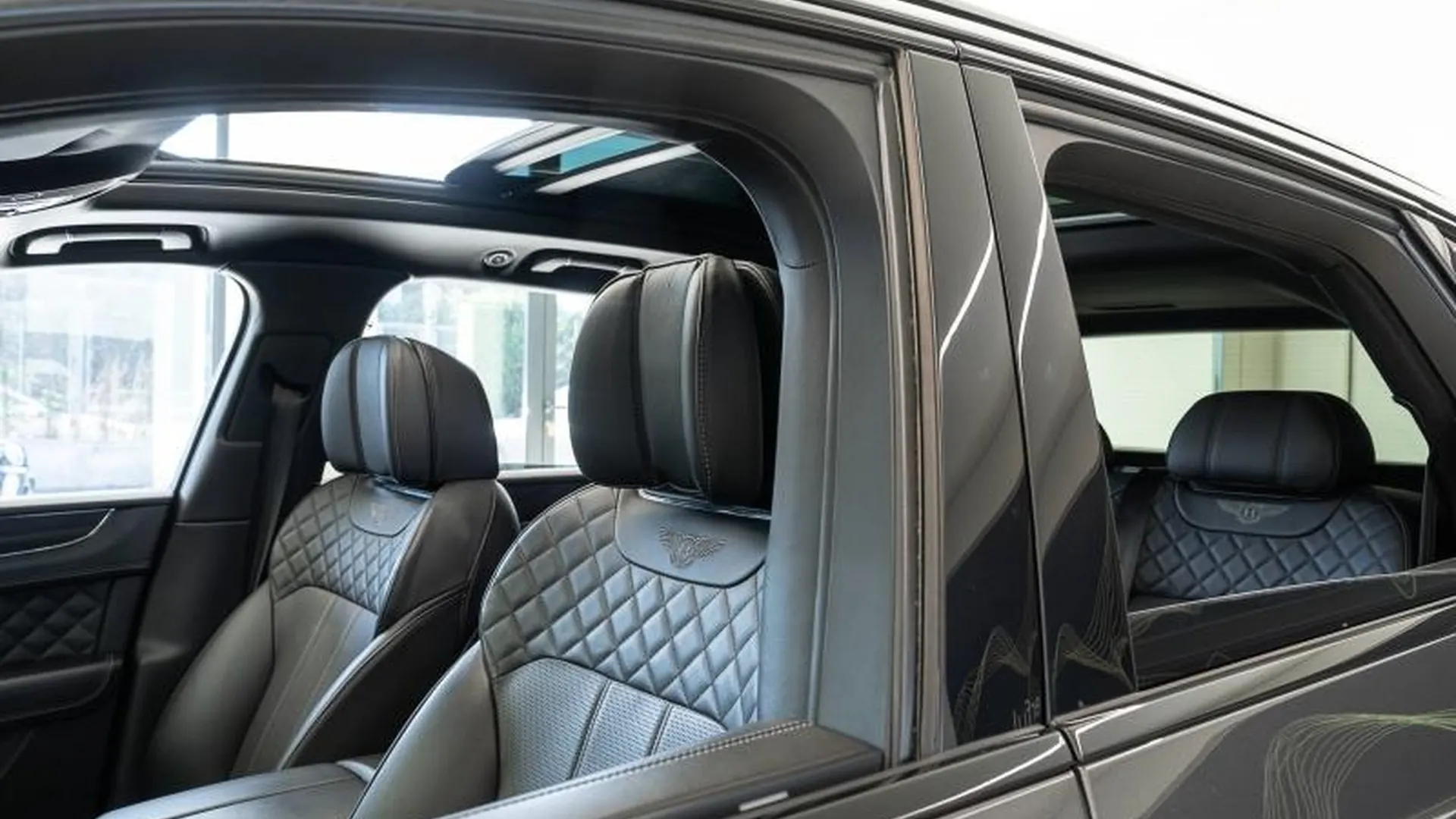 Bentley Bentayga — photo 16