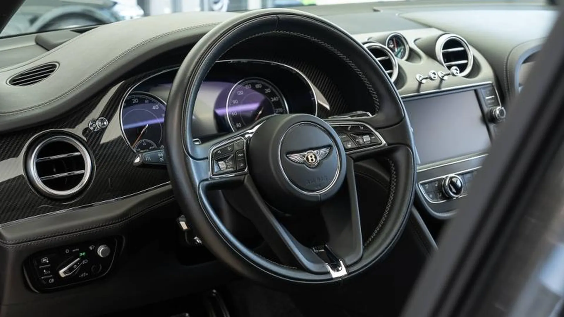 Bentley Bentayga — photo 7