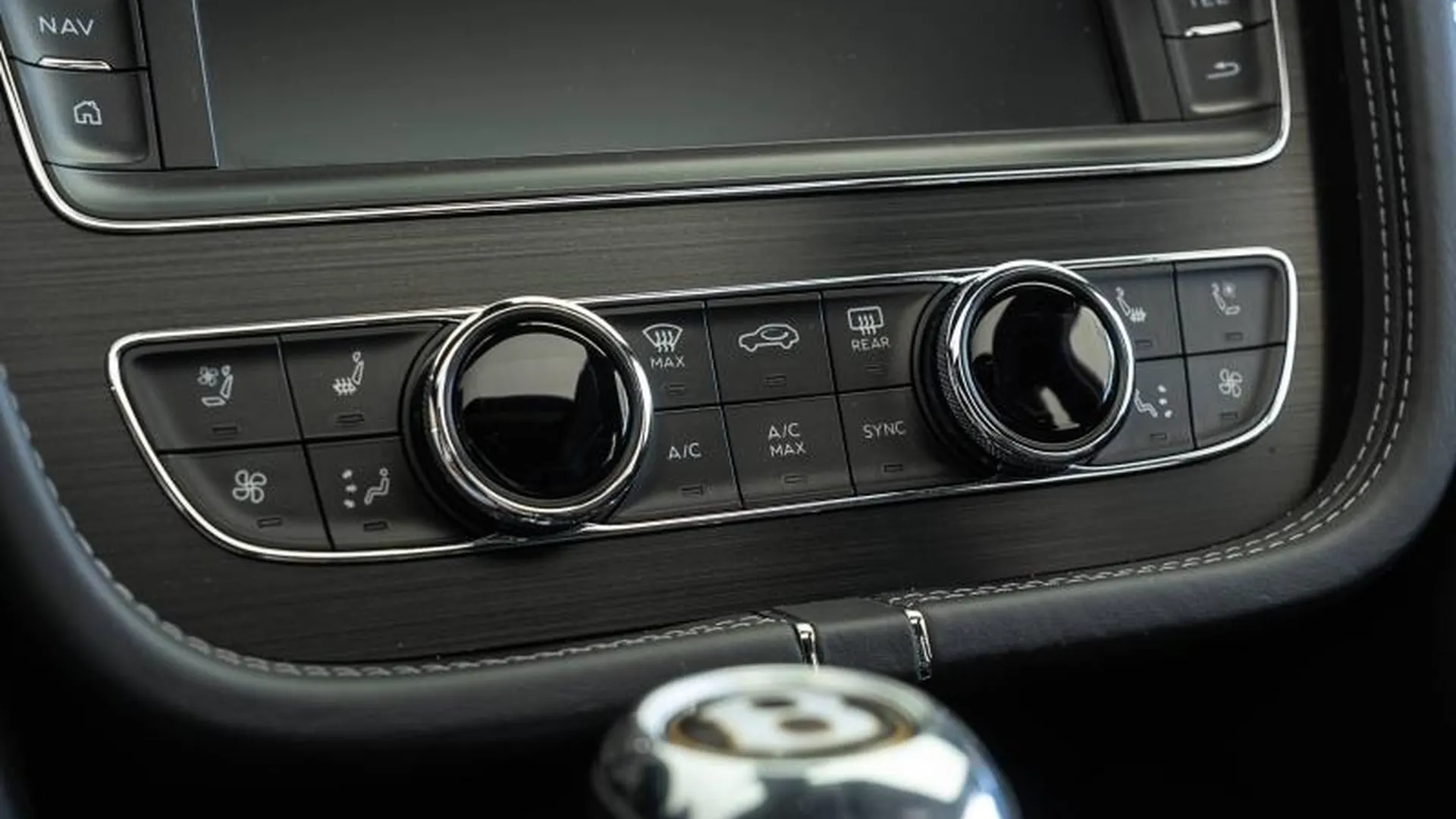 Bentley Bentayga — photo 29