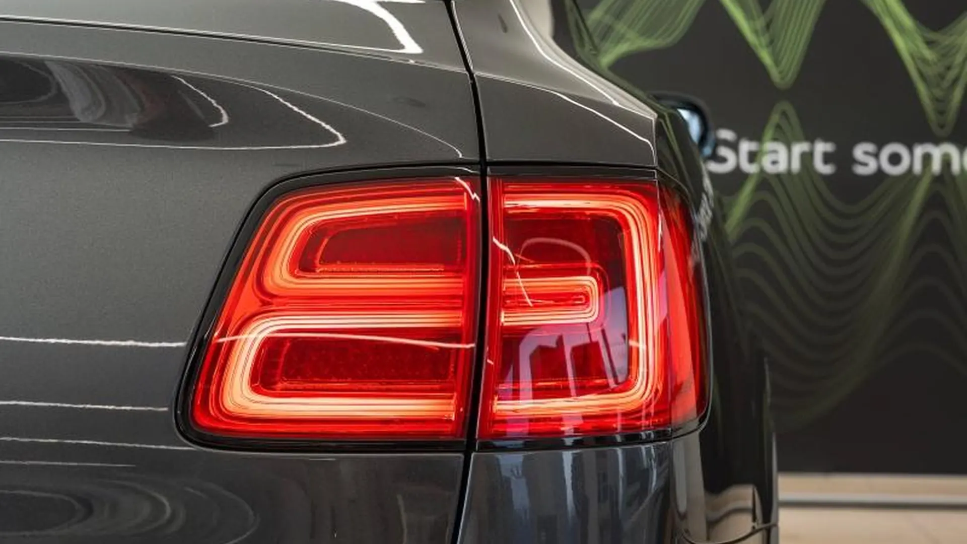 Bentley Bentayga — photo 35