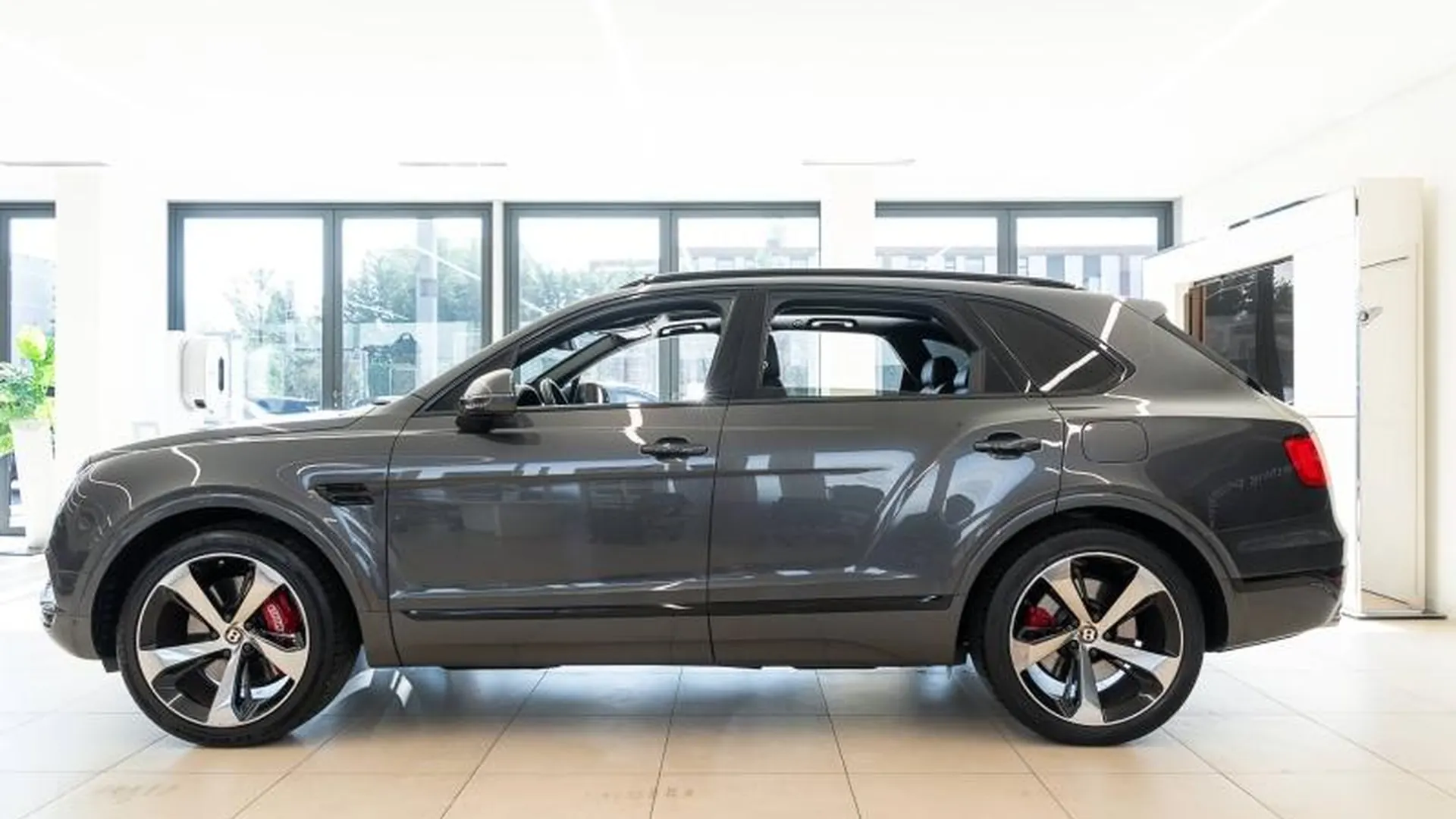 Bentley Bentayga — photo 3