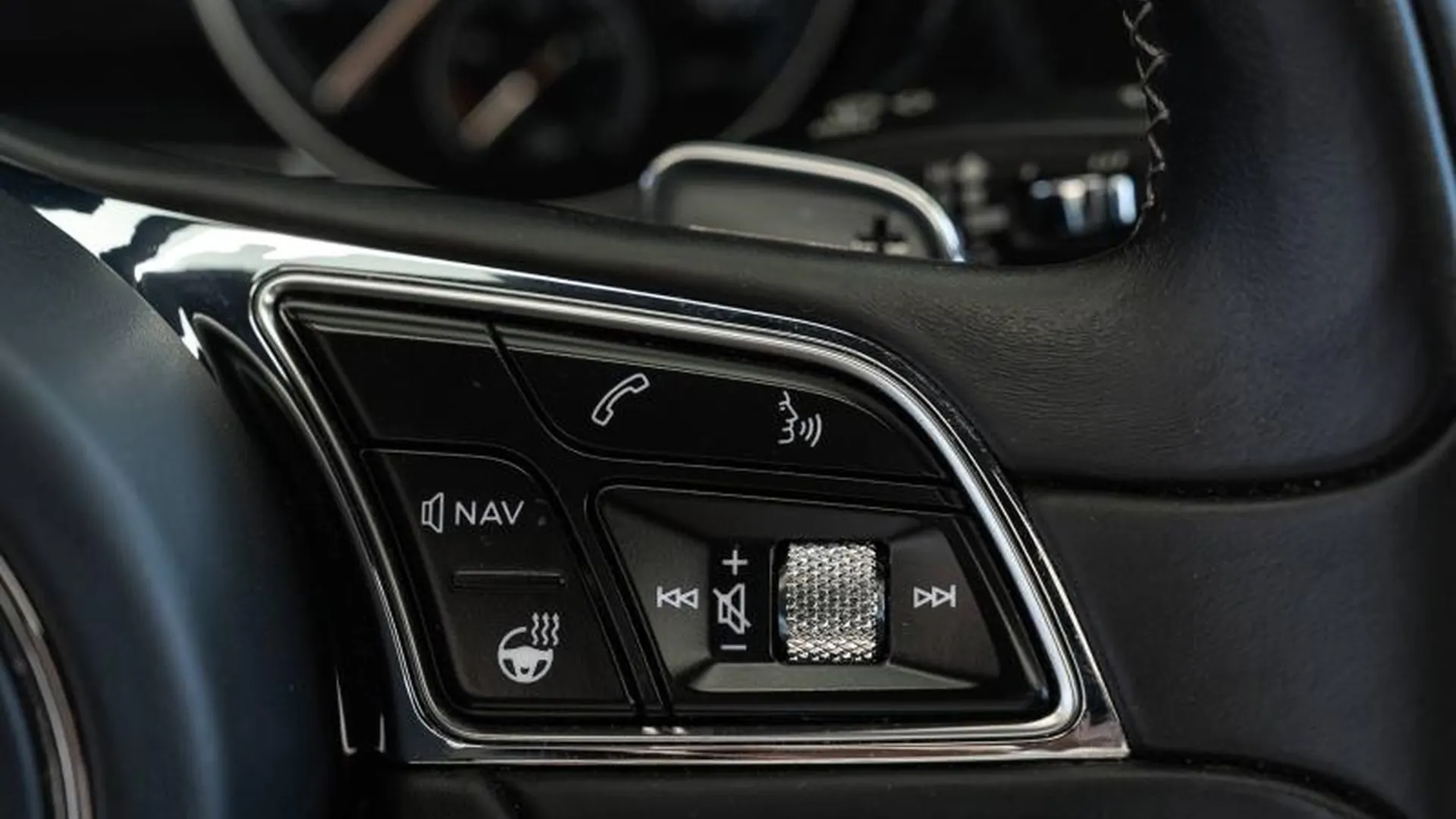 Bentley Bentayga — photo 18