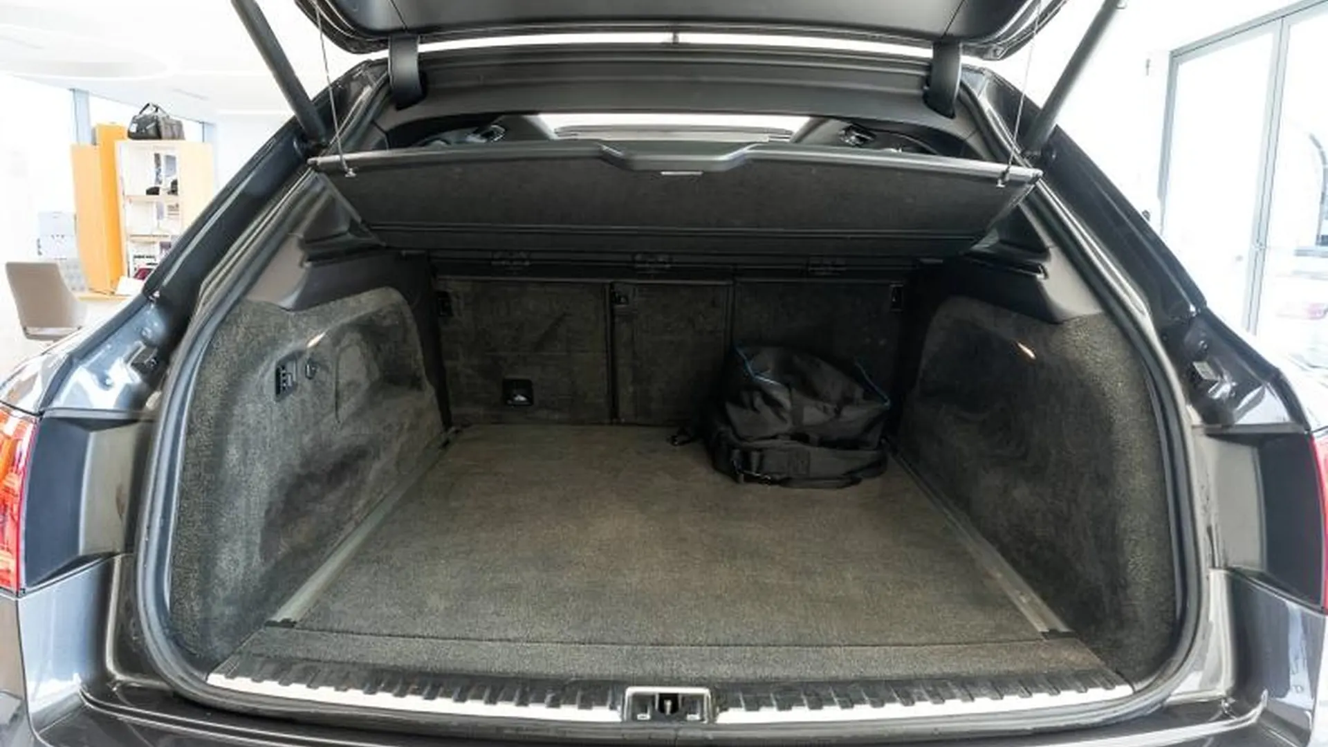 Bentley Bentayga — photo 32