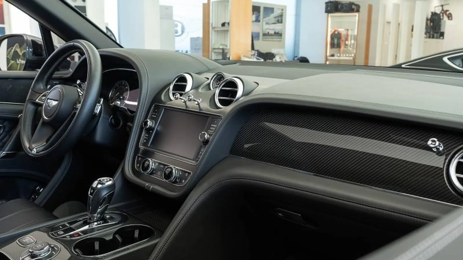 Bentley Bentayga — photo 30