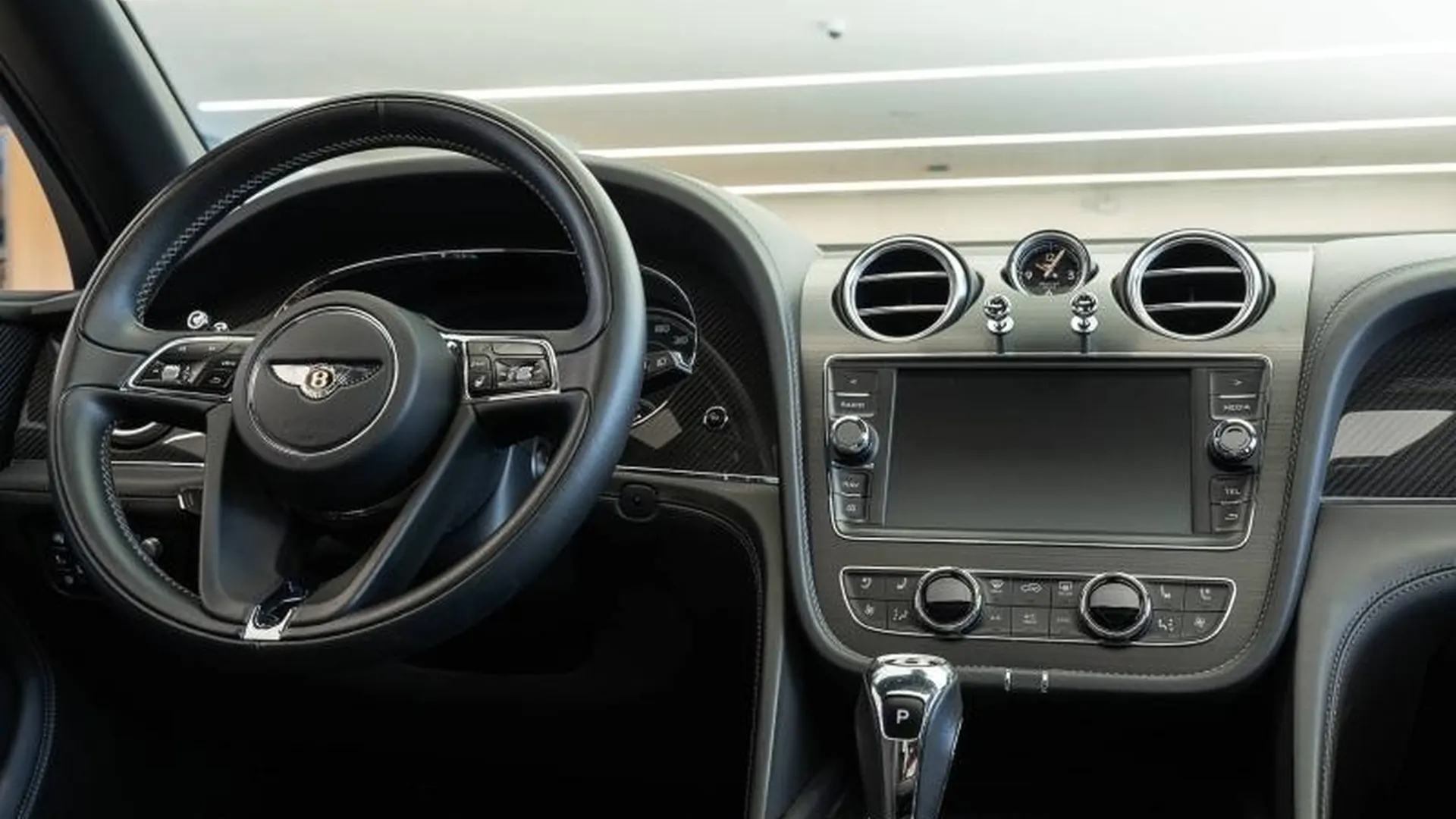 Bentley Bentayga — photo 10