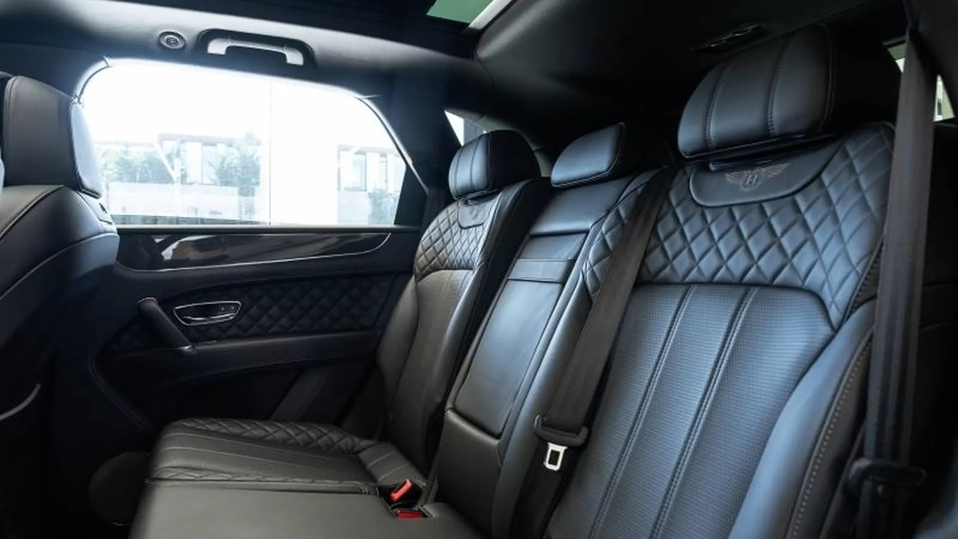 Bentley Bentayga — photo 21