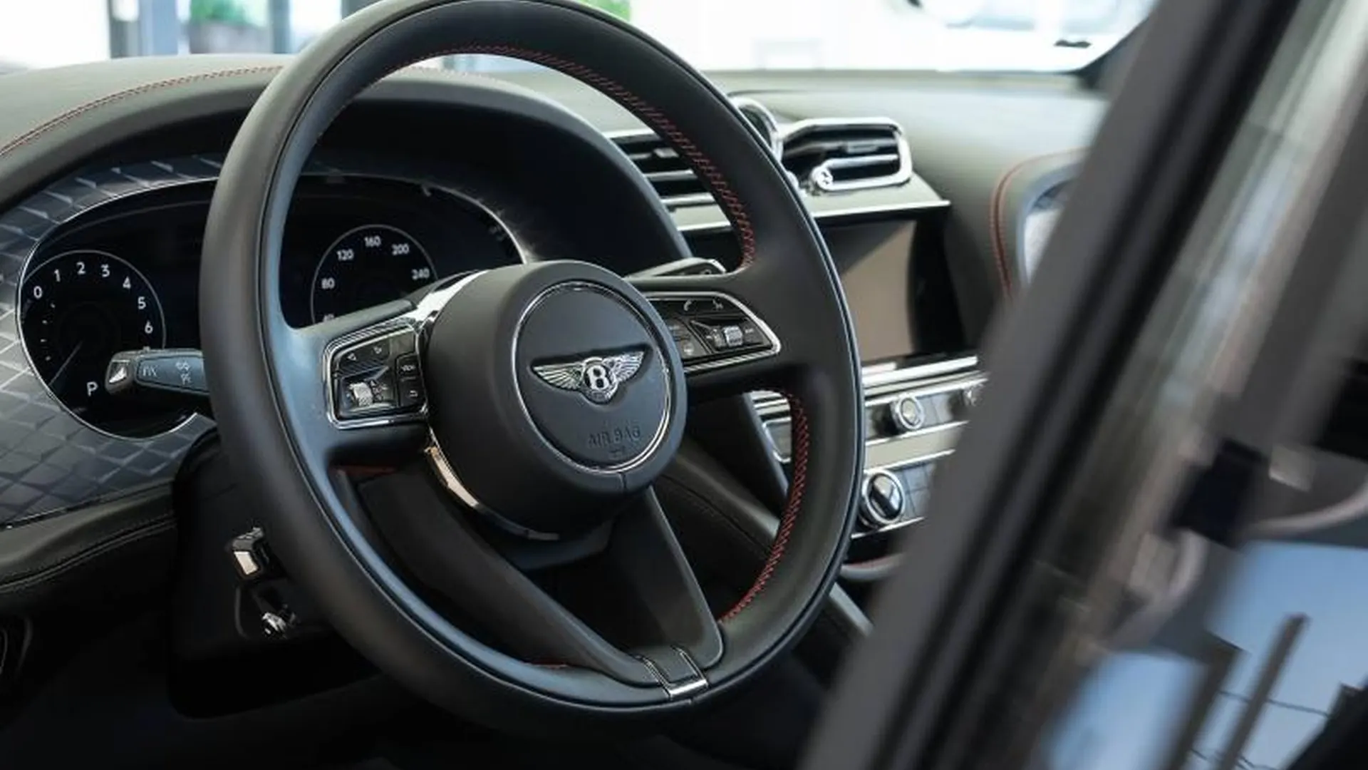 Bentley Bentayga — photo 14