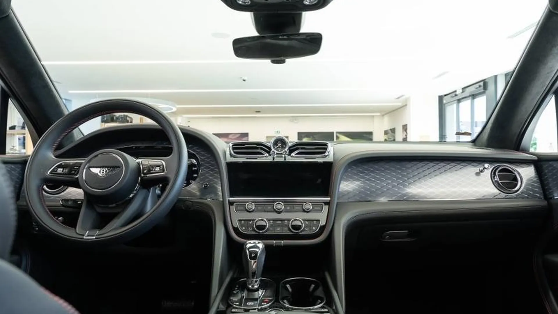Bentley Bentayga — photo 13