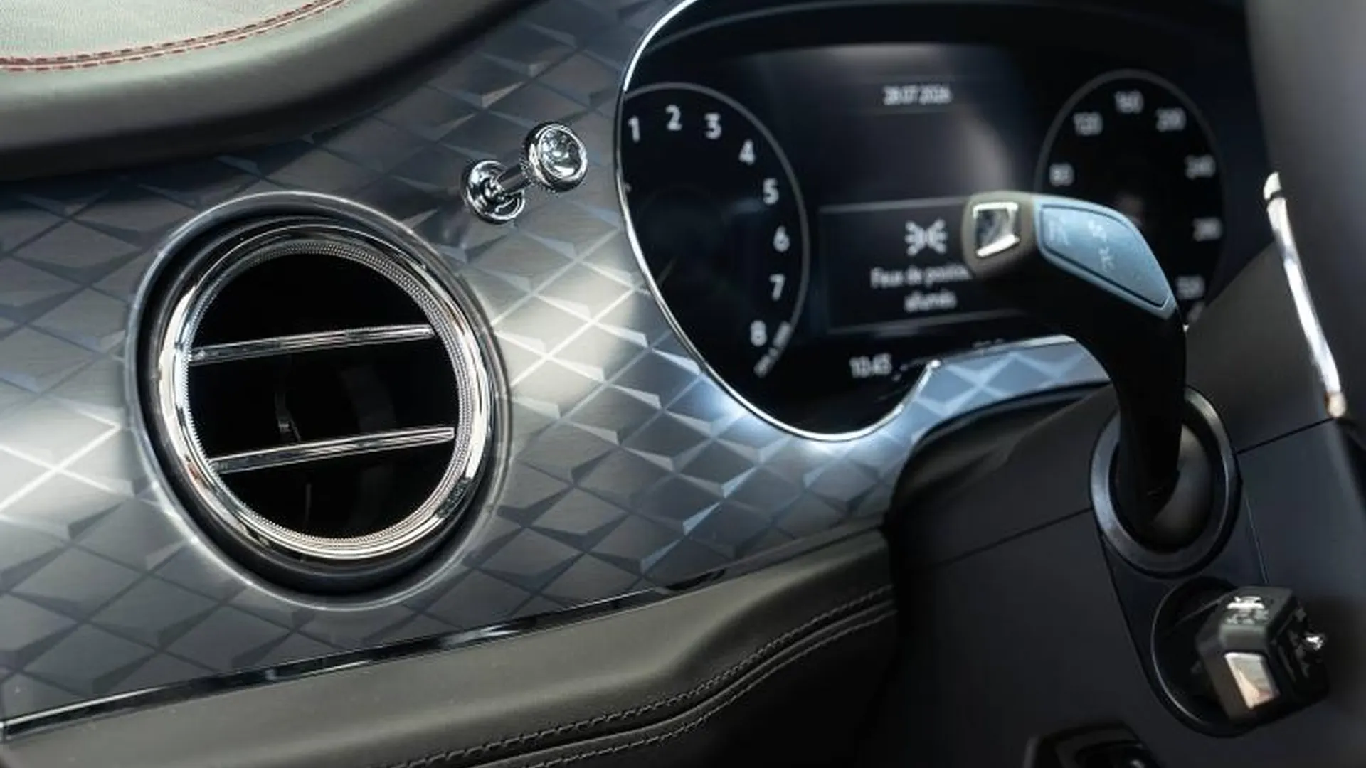 Bentley Bentayga — photo 34