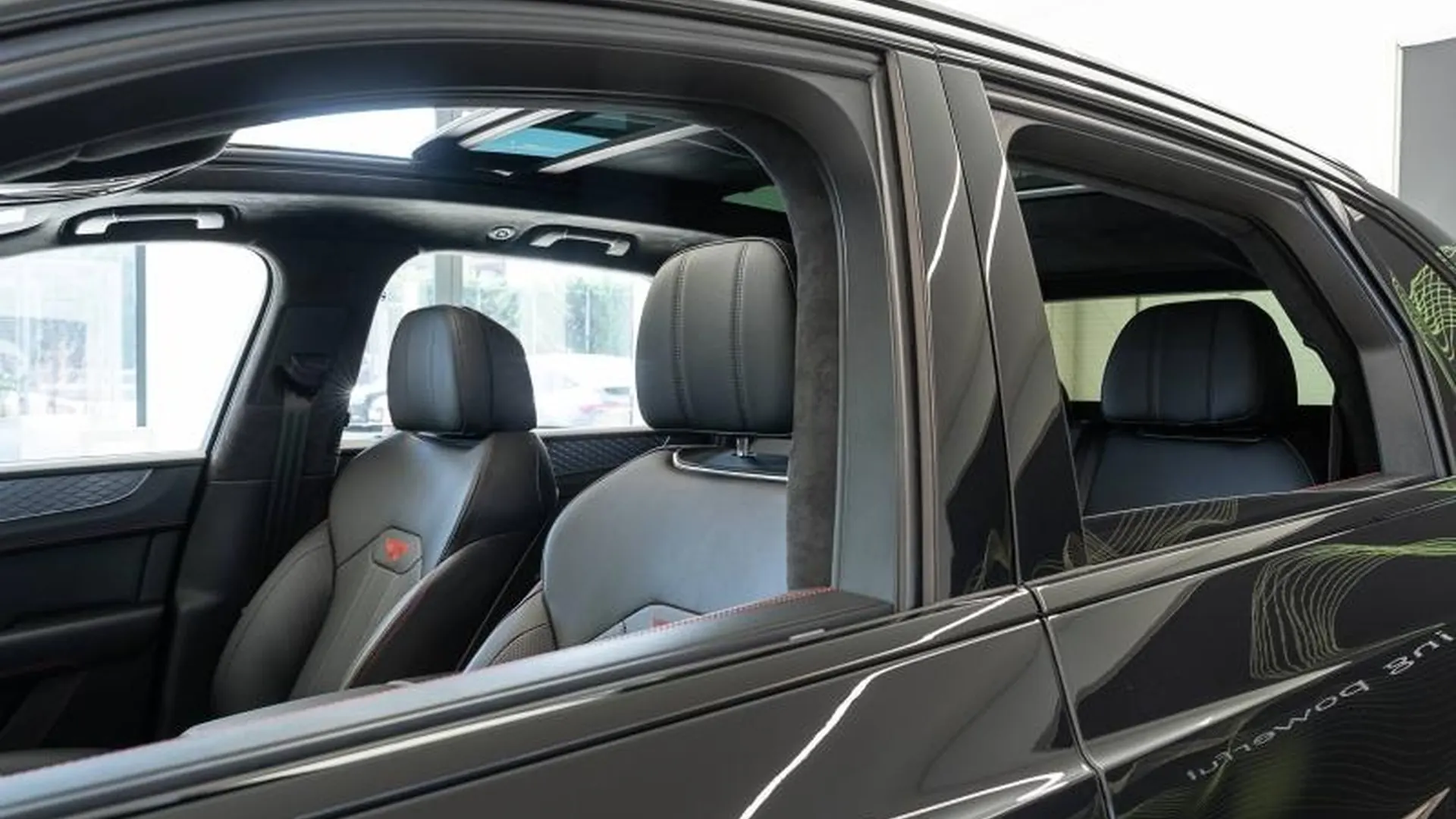 Bentley Bentayga — photo 12