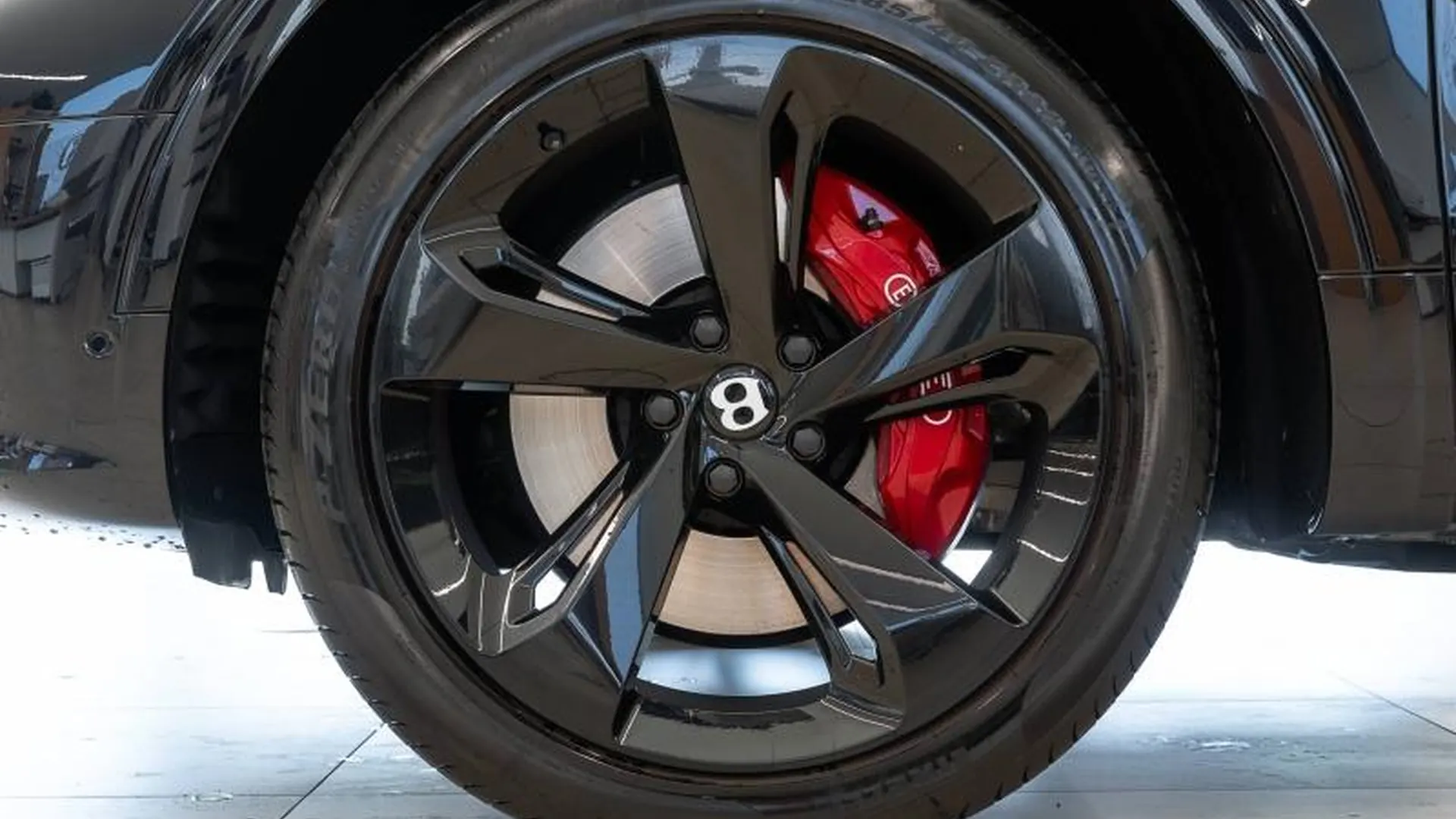 Bentley Bentayga — photo 10