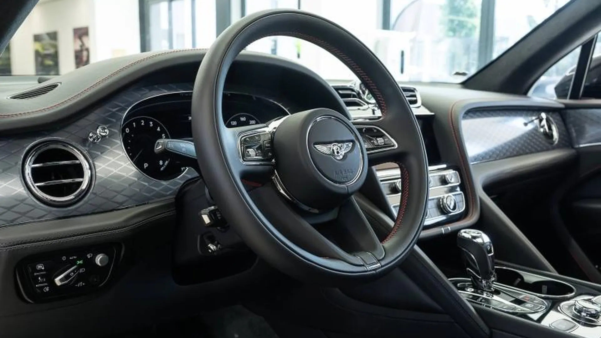 Bentley Bentayga — photo 15