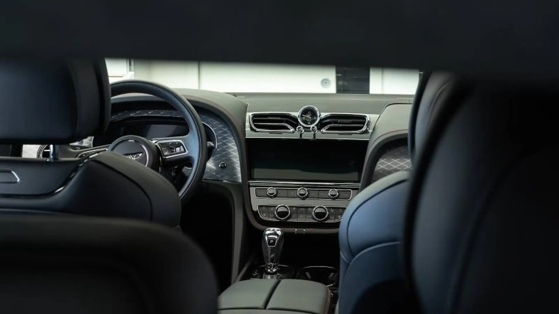 Bentley Bentayga — photo 32