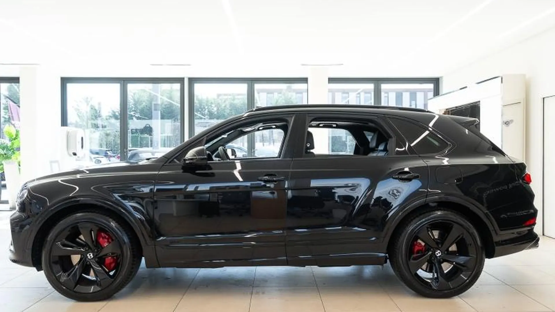 Bentley Bentayga — photo 4