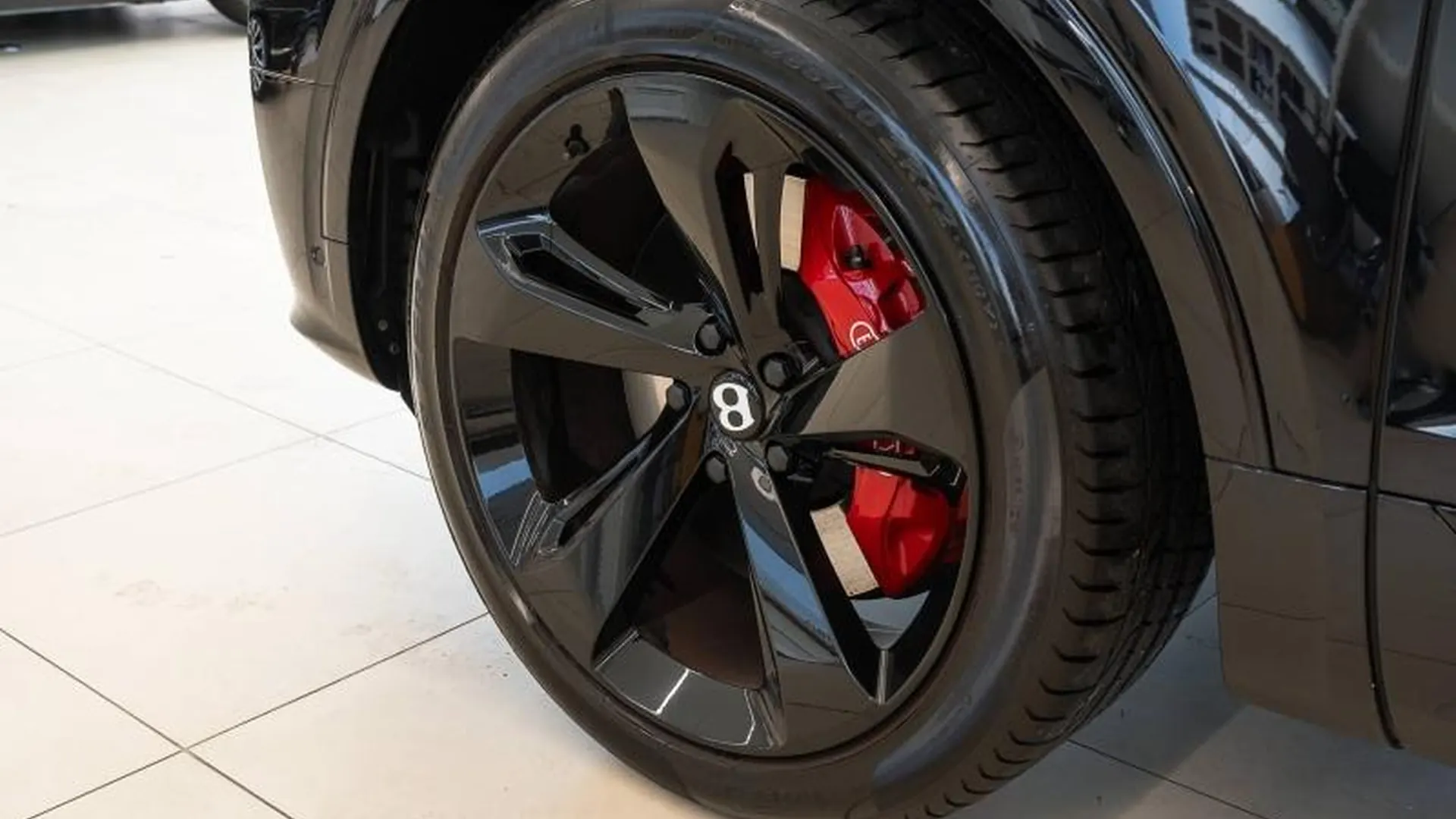 Bentley Bentayga — photo 8