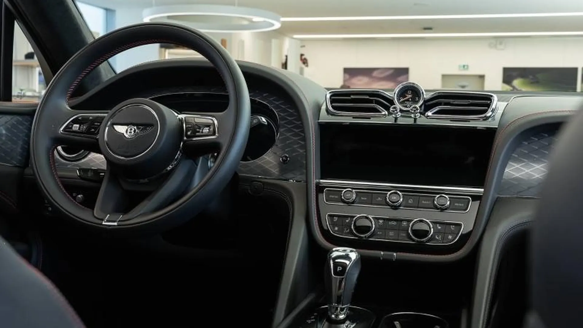Bentley Bentayga — photo 16