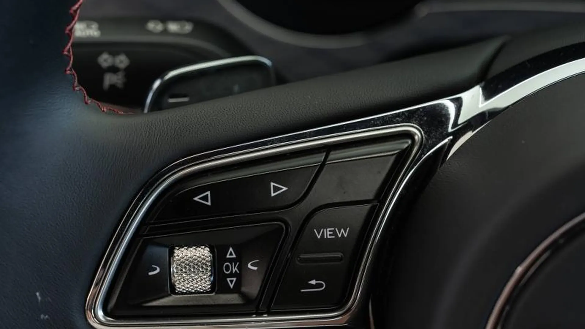 Bentley Bentayga — photo 19