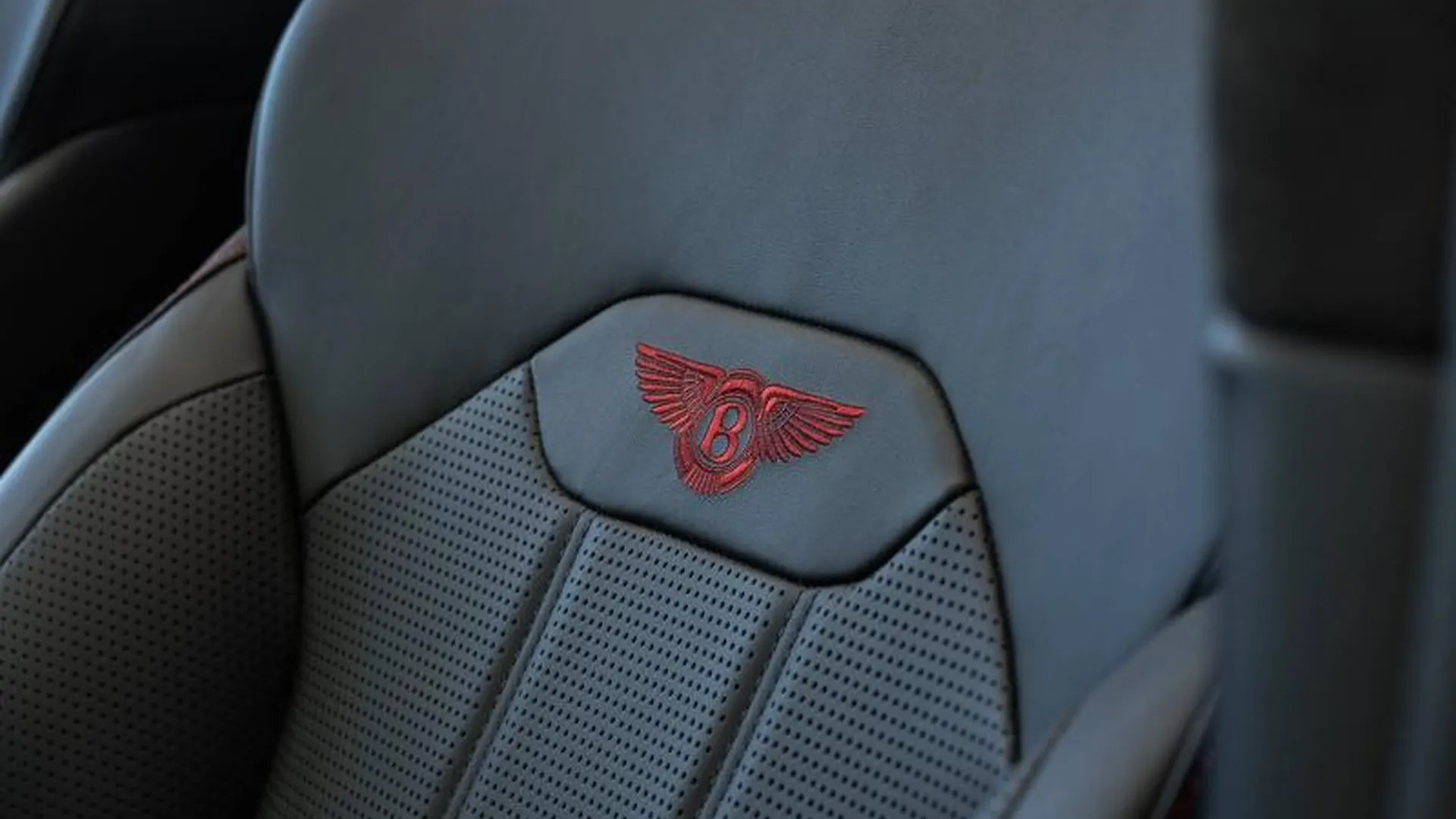 Bentley Bentayga — photo 37