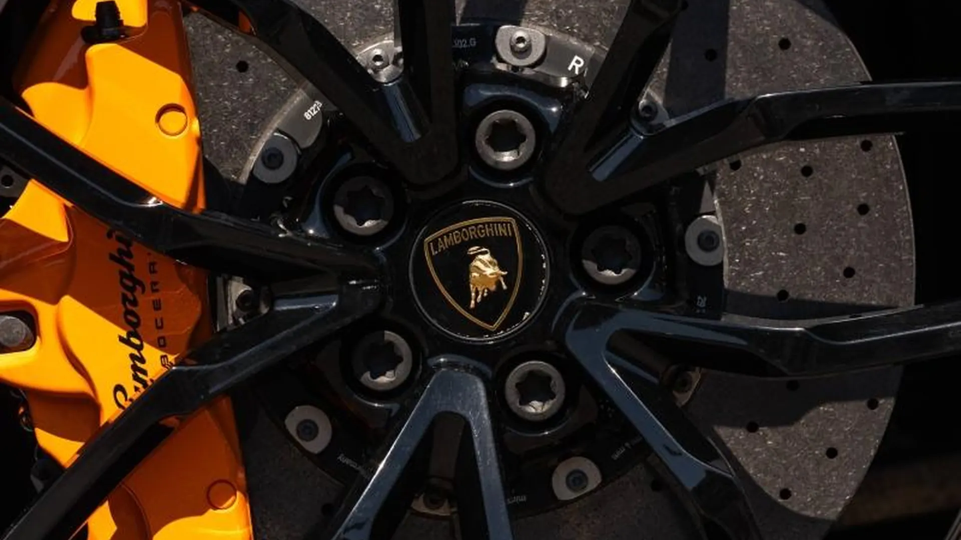 Lamborghini Huracan — photo 12