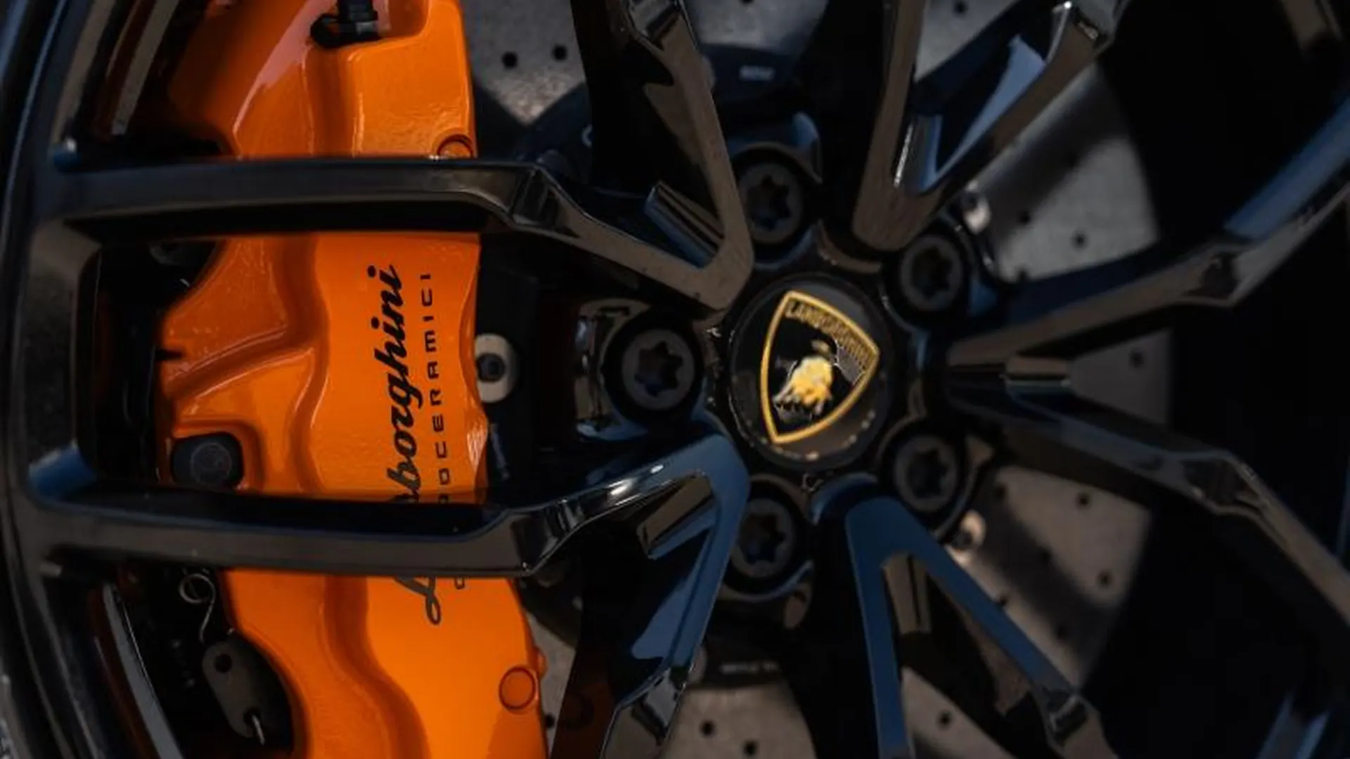 Lamborghini Huracan — photo 11