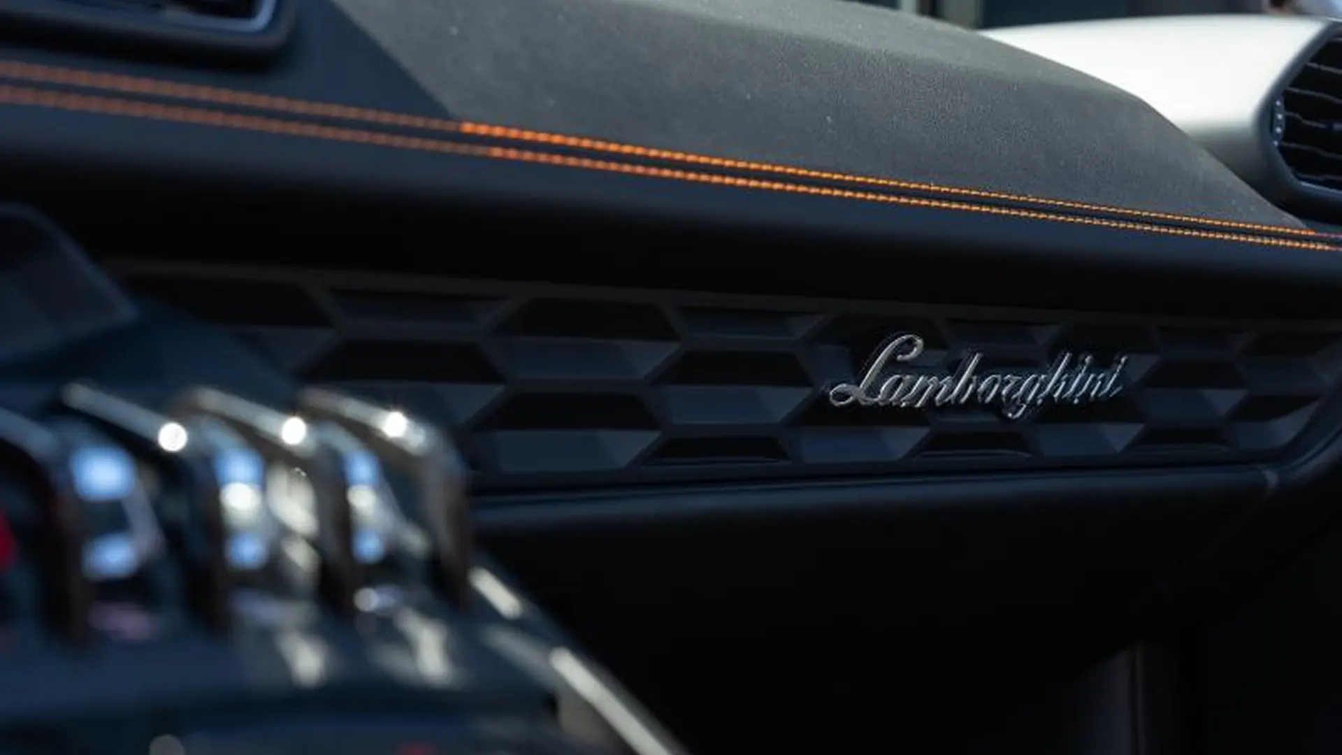 Lamborghini Huracan — photo 18