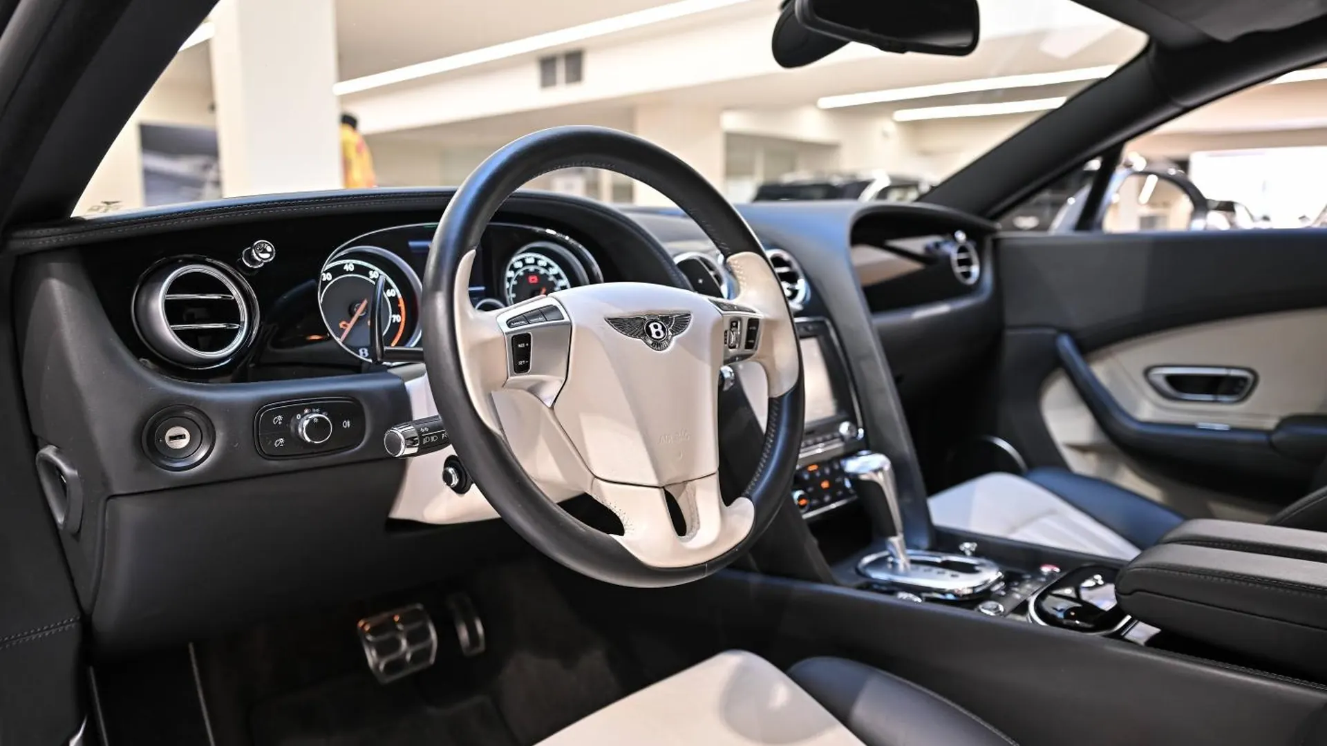 Bentley Continental — photo 21